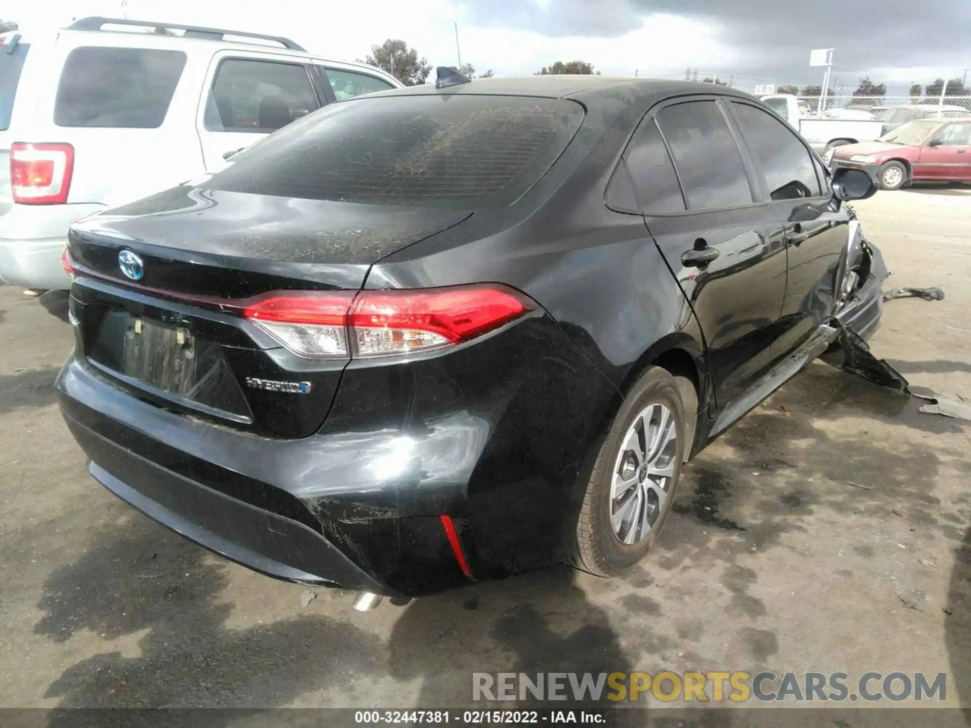 4 Photograph of a damaged car JTDEAMDE5NJ044819 TOYOTA COROLLA 2022