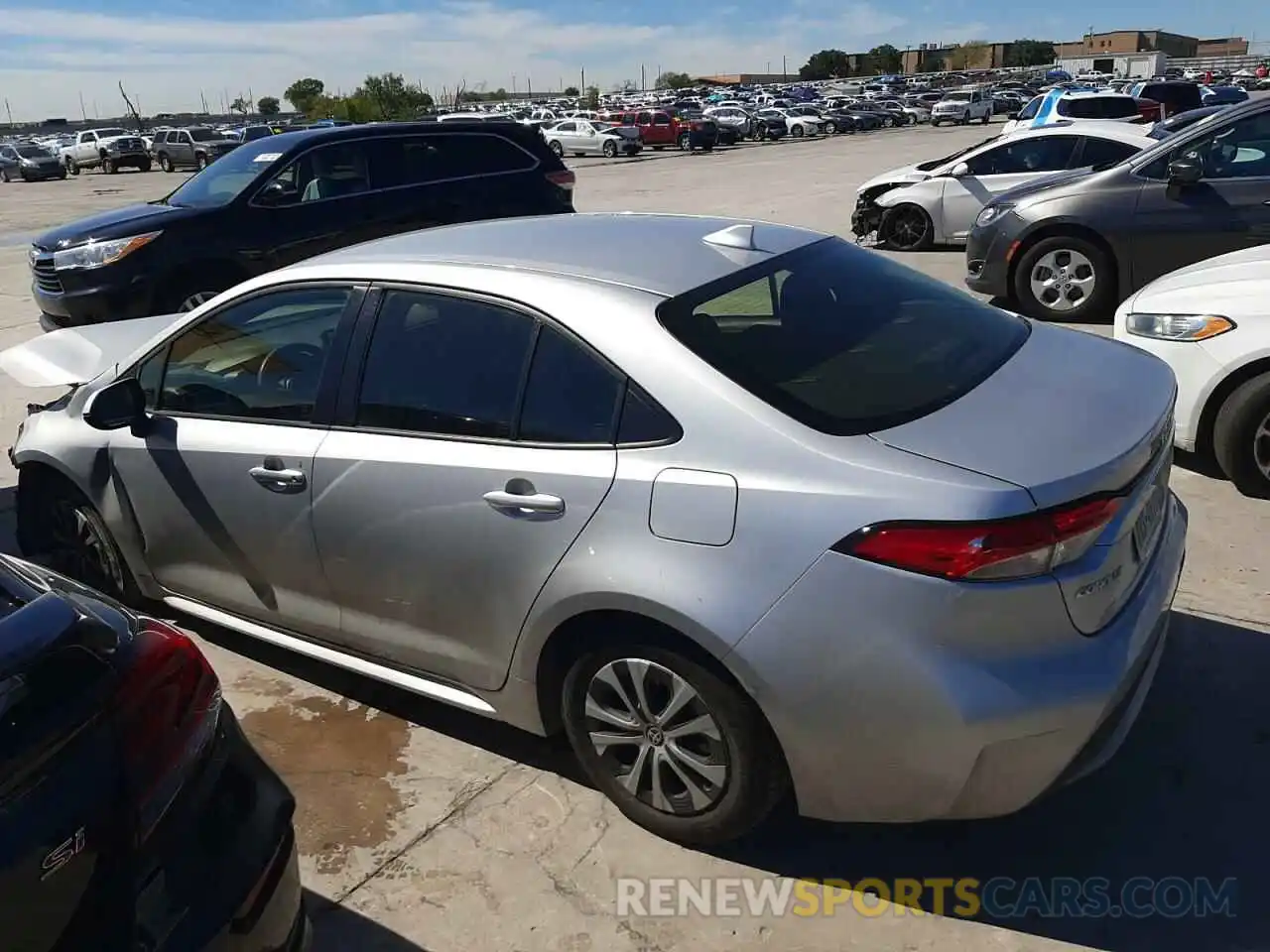 2 Photograph of a damaged car JTDEAMDE5NJ054881 TOYOTA COROLLA 2022