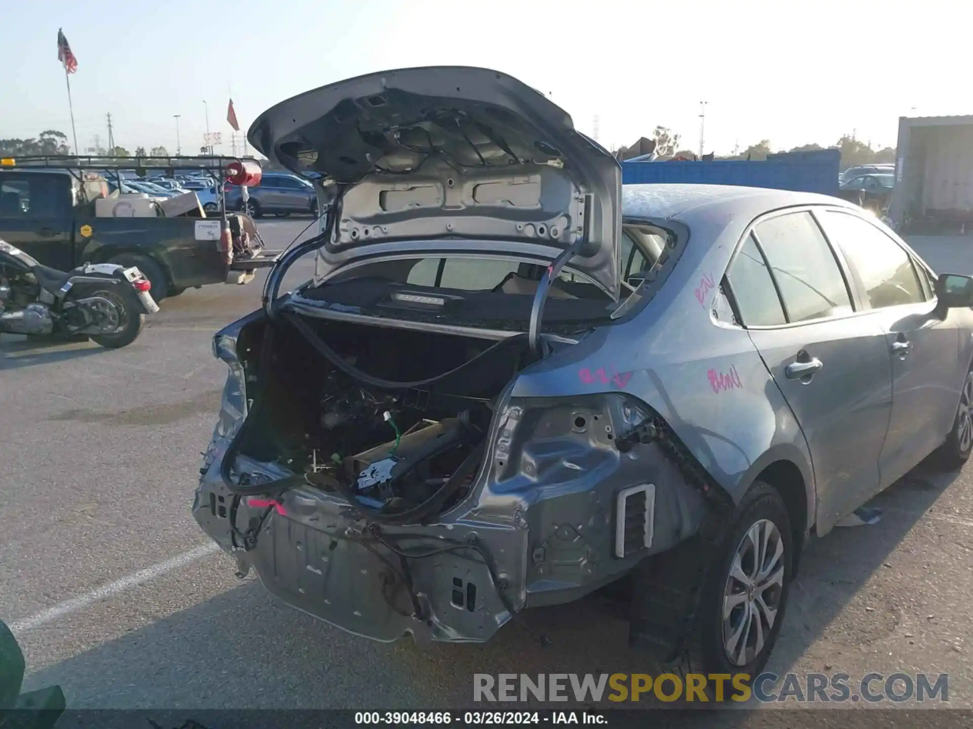 18 Photograph of a damaged car JTDEAMDE5NJ061684 TOYOTA COROLLA 2022