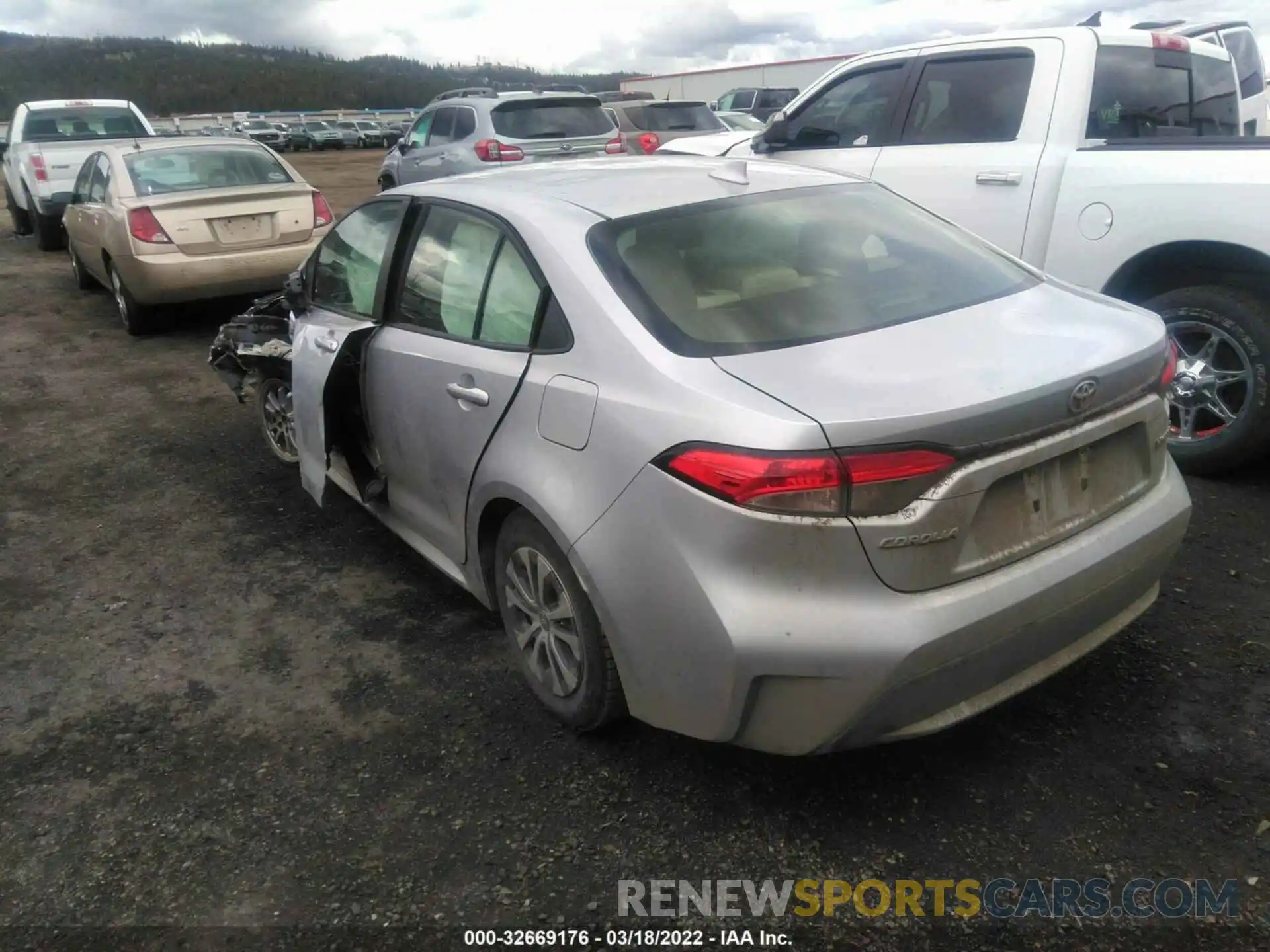 3 Photograph of a damaged car JTDEAMDE6NJ041105 TOYOTA COROLLA 2022