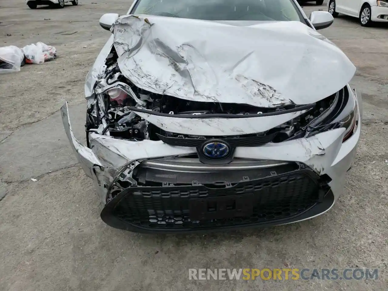 9 Photograph of a damaged car JTDEAMDE6NJ043162 TOYOTA COROLLA 2022