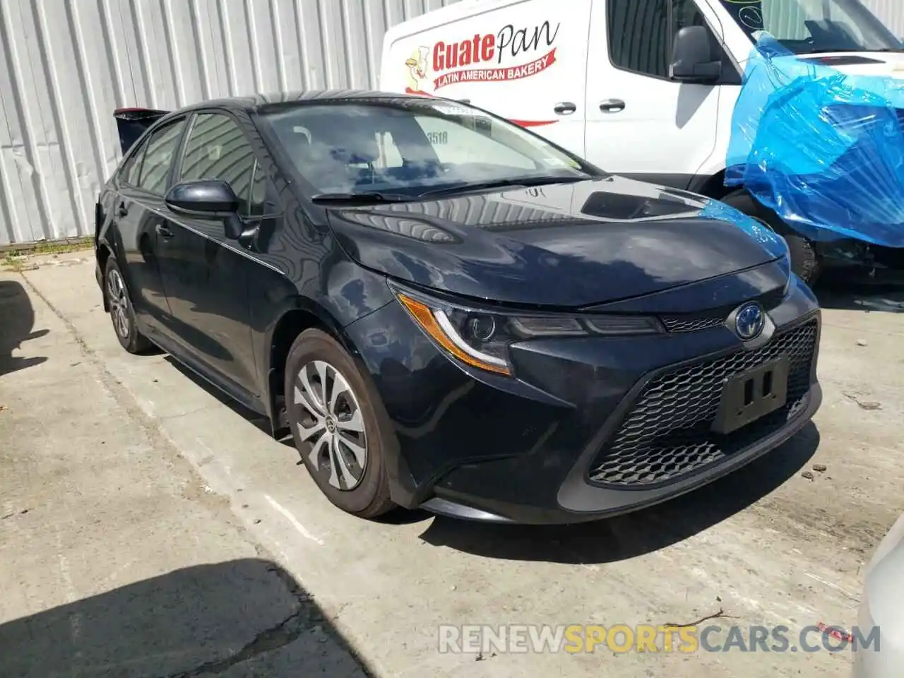 1 Photograph of a damaged car JTDEAMDE6NJ048247 TOYOTA COROLLA 2022