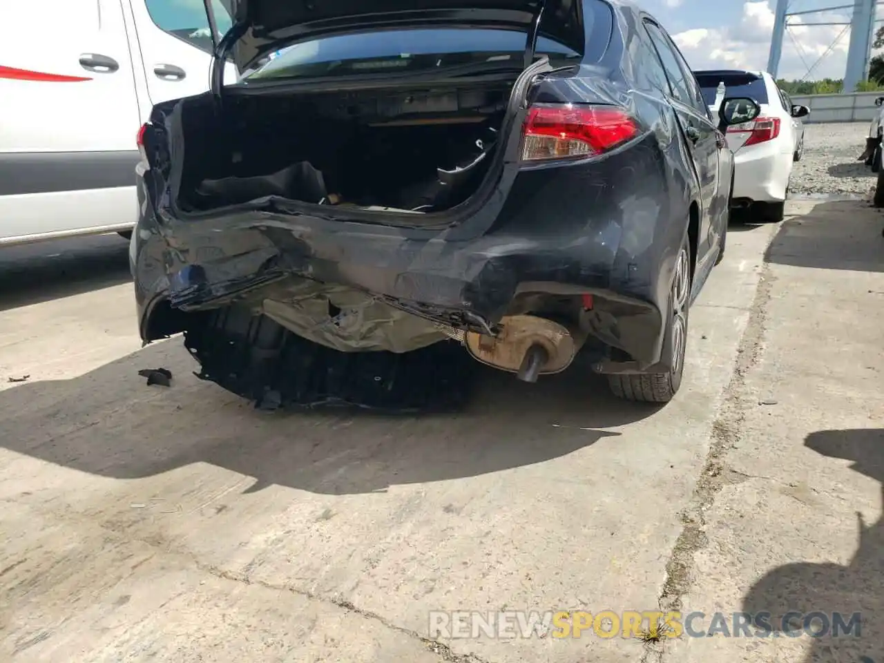 9 Photograph of a damaged car JTDEAMDE6NJ048247 TOYOTA COROLLA 2022