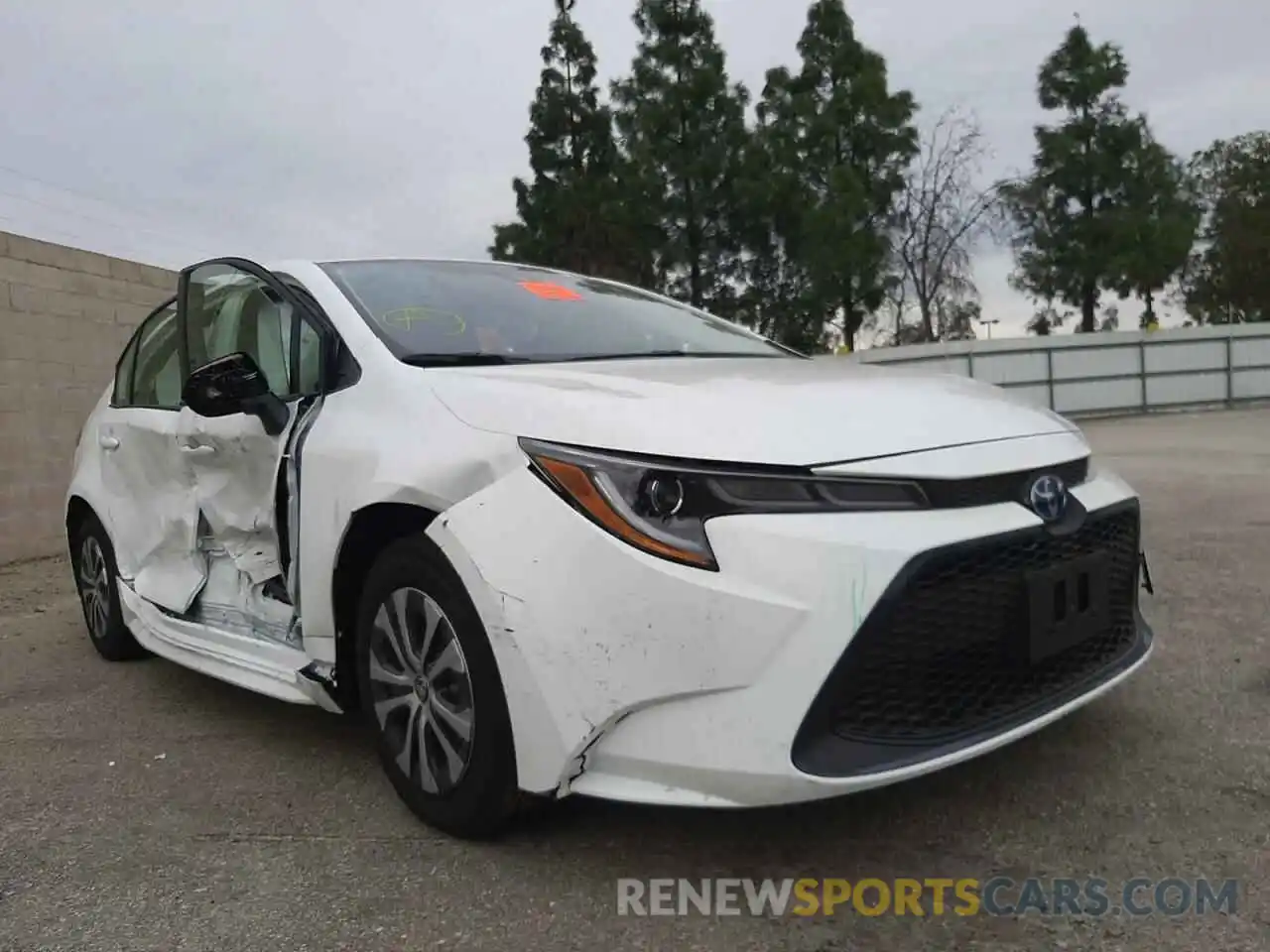 1 Photograph of a damaged car JTDEAMDE7NJ035720 TOYOTA COROLLA 2022