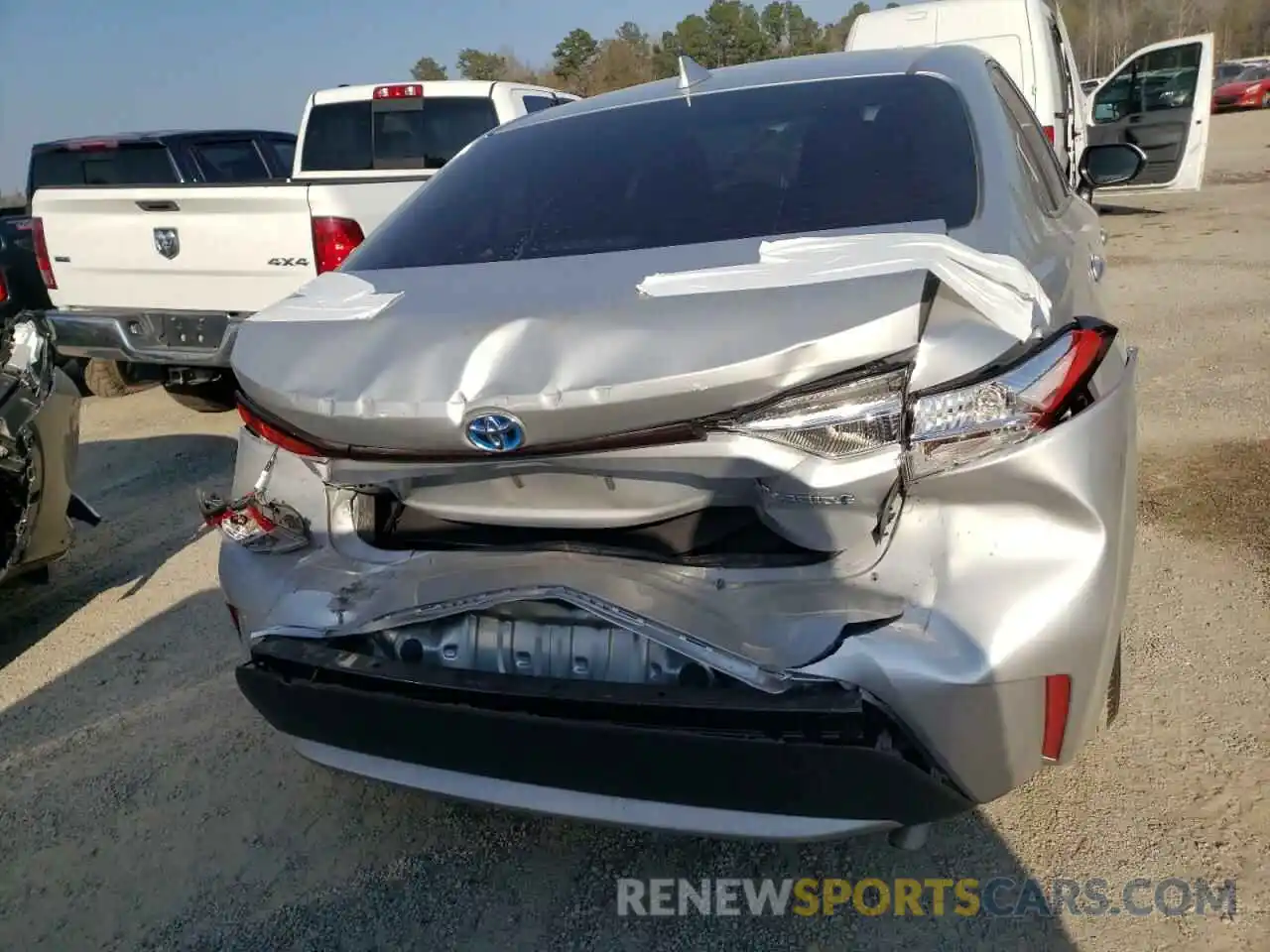 9 Photograph of a damaged car JTDEAMDE7NJ036933 TOYOTA COROLLA 2022