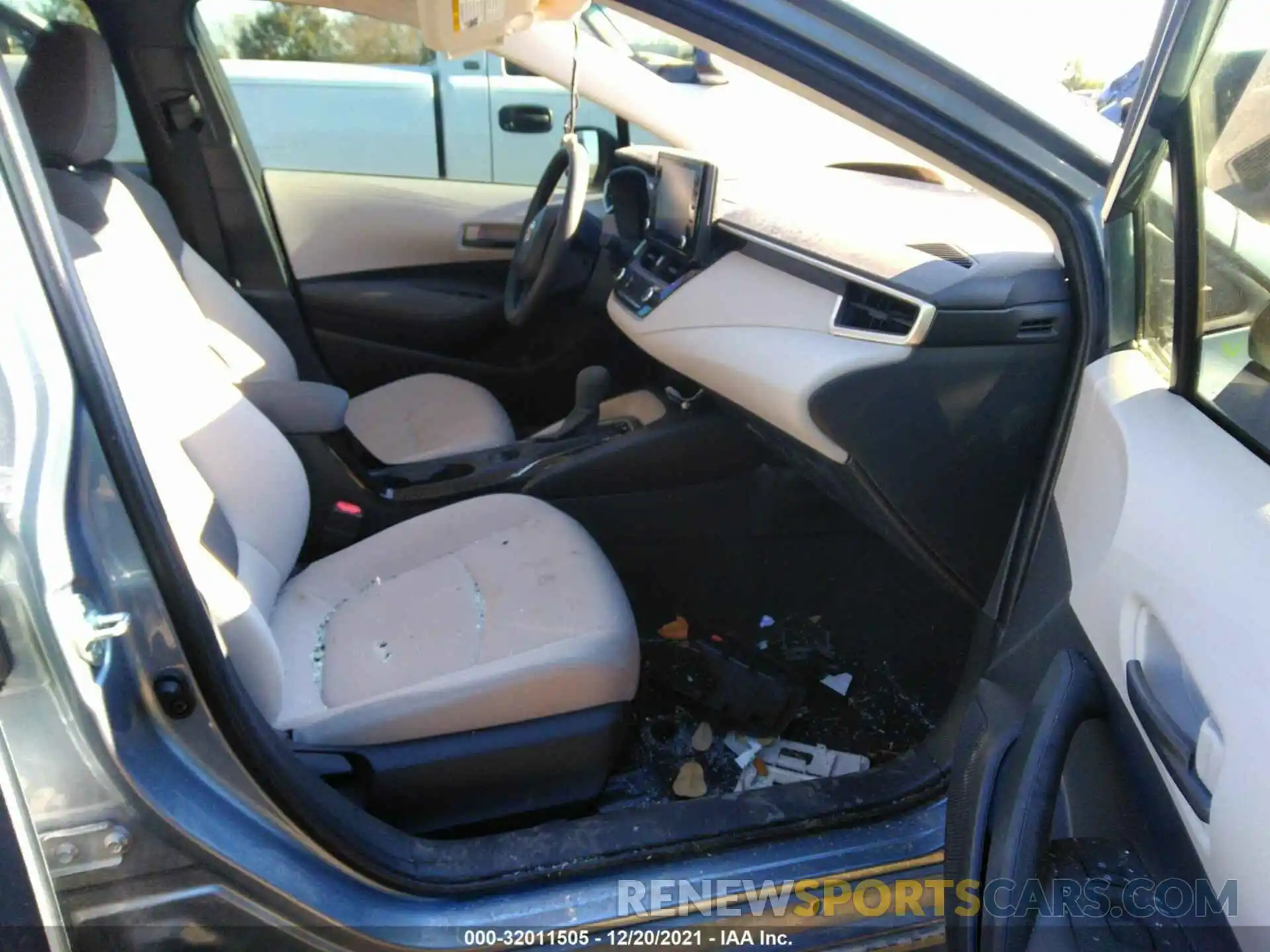 5 Photograph of a damaged car JTDEAMDE7NJ037581 TOYOTA COROLLA 2022