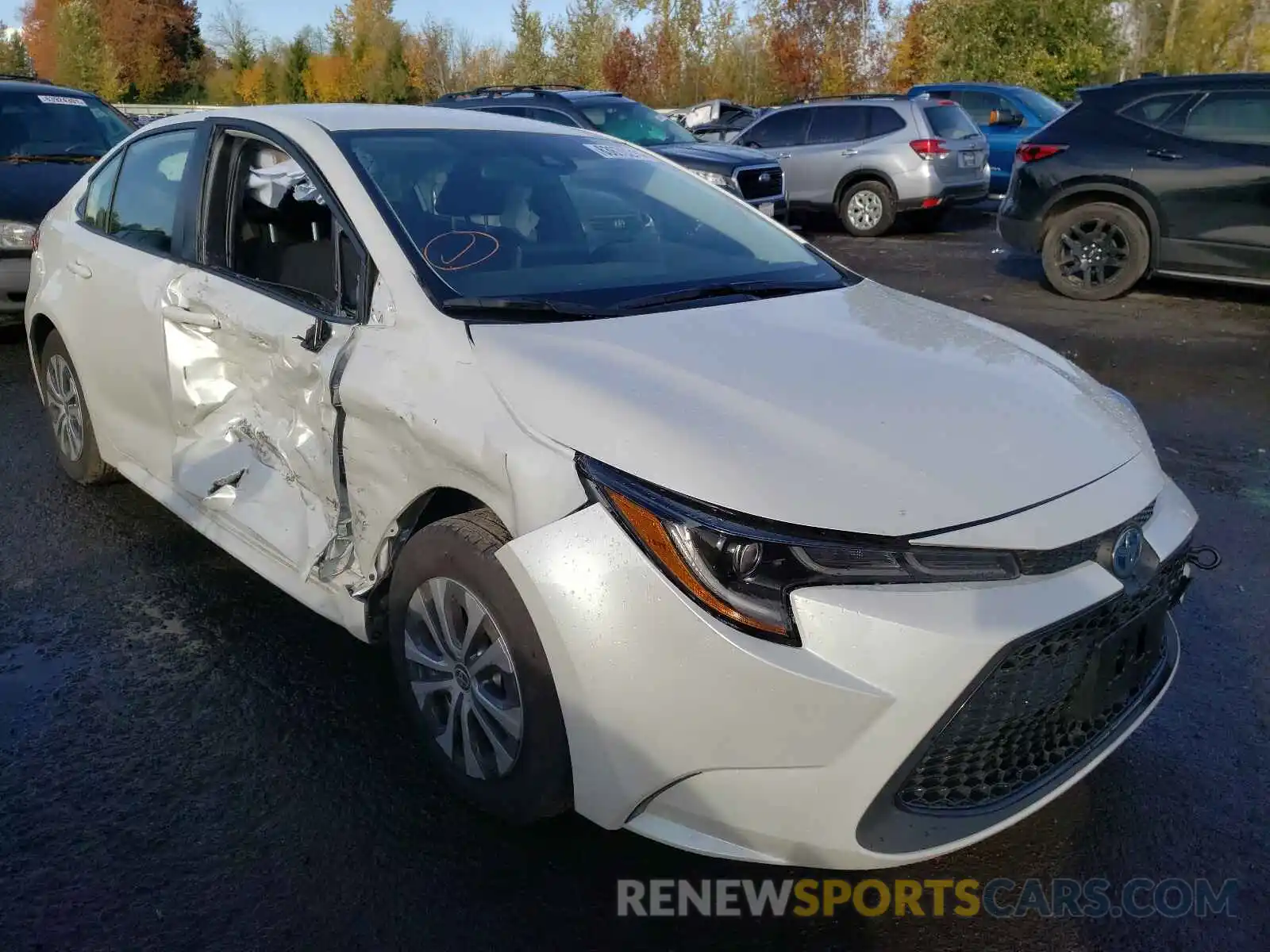 1 Photograph of a damaged car JTDEAMDE7NJ037645 TOYOTA COROLLA 2022