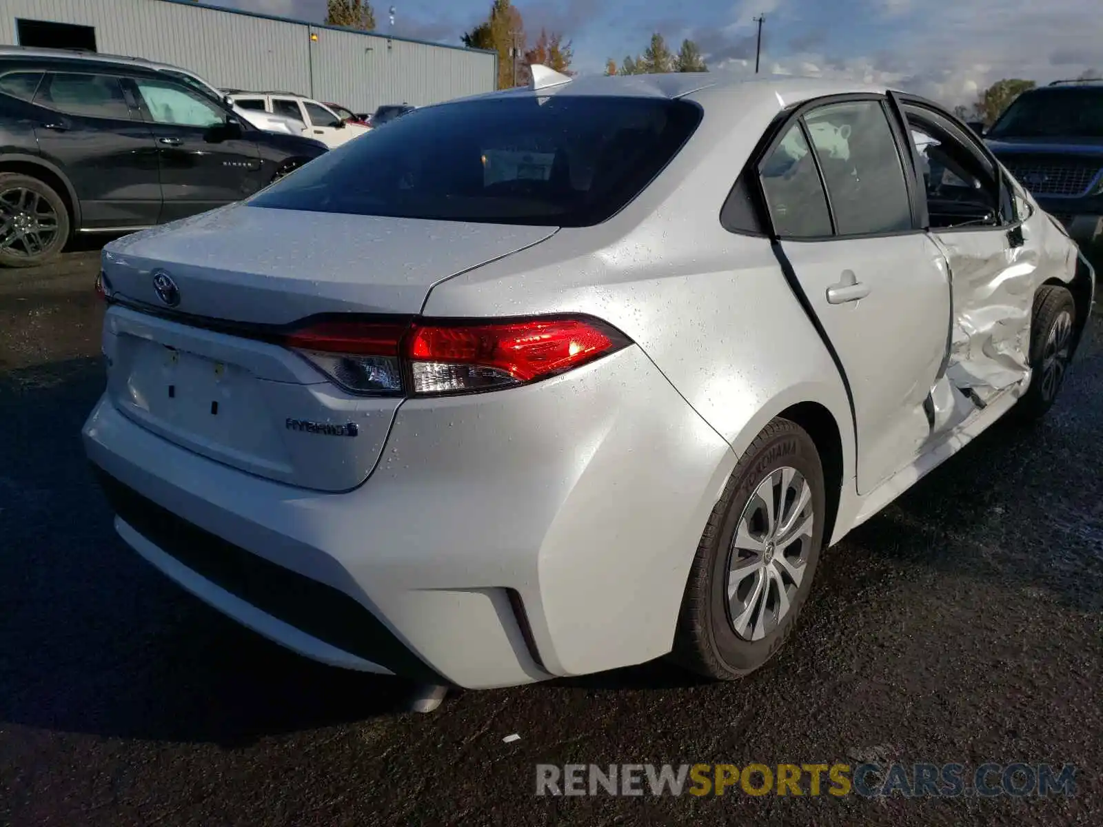 4 Photograph of a damaged car JTDEAMDE7NJ037645 TOYOTA COROLLA 2022