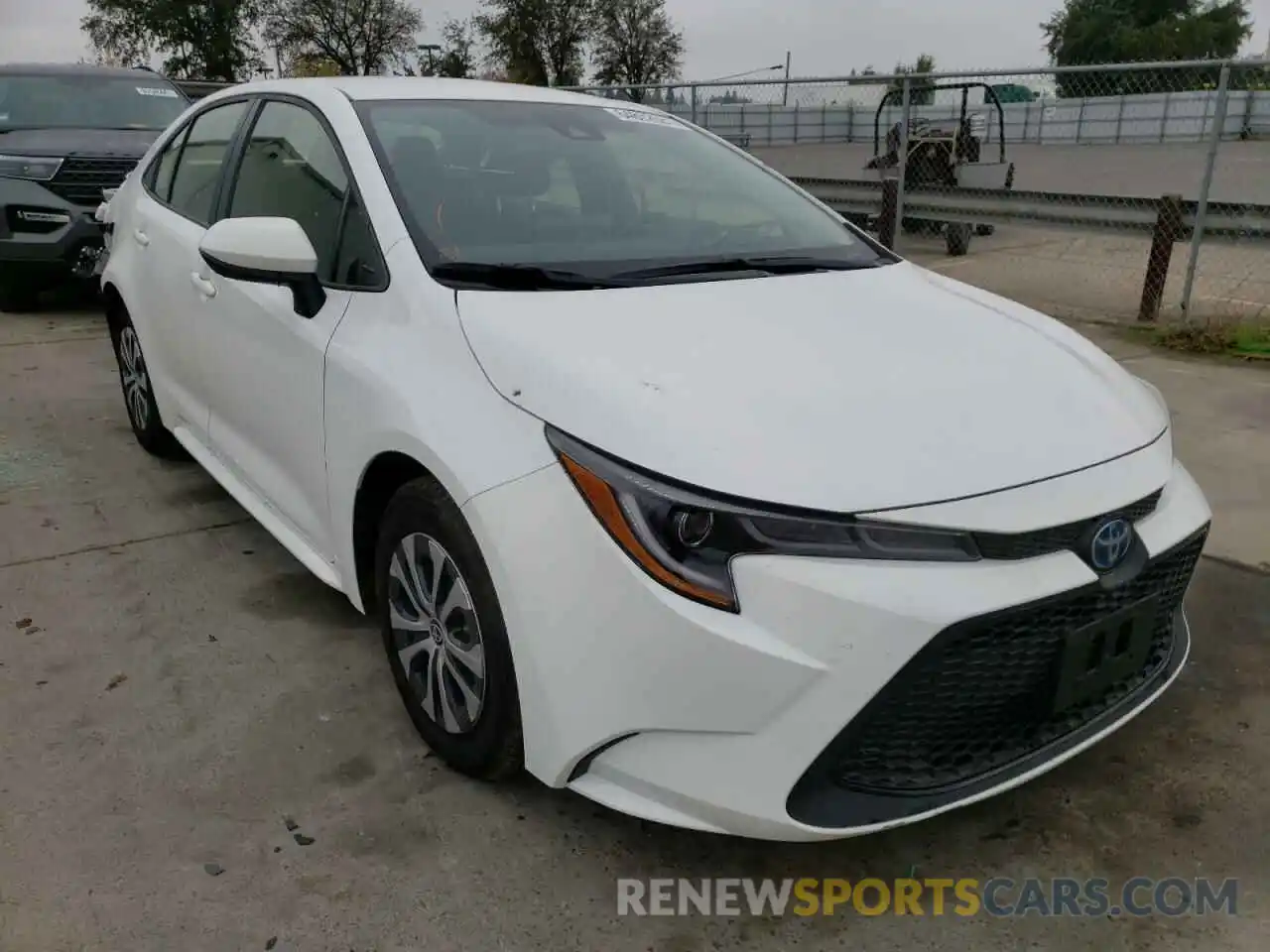 1 Photograph of a damaged car JTDEAMDE7NJ039055 TOYOTA COROLLA 2022