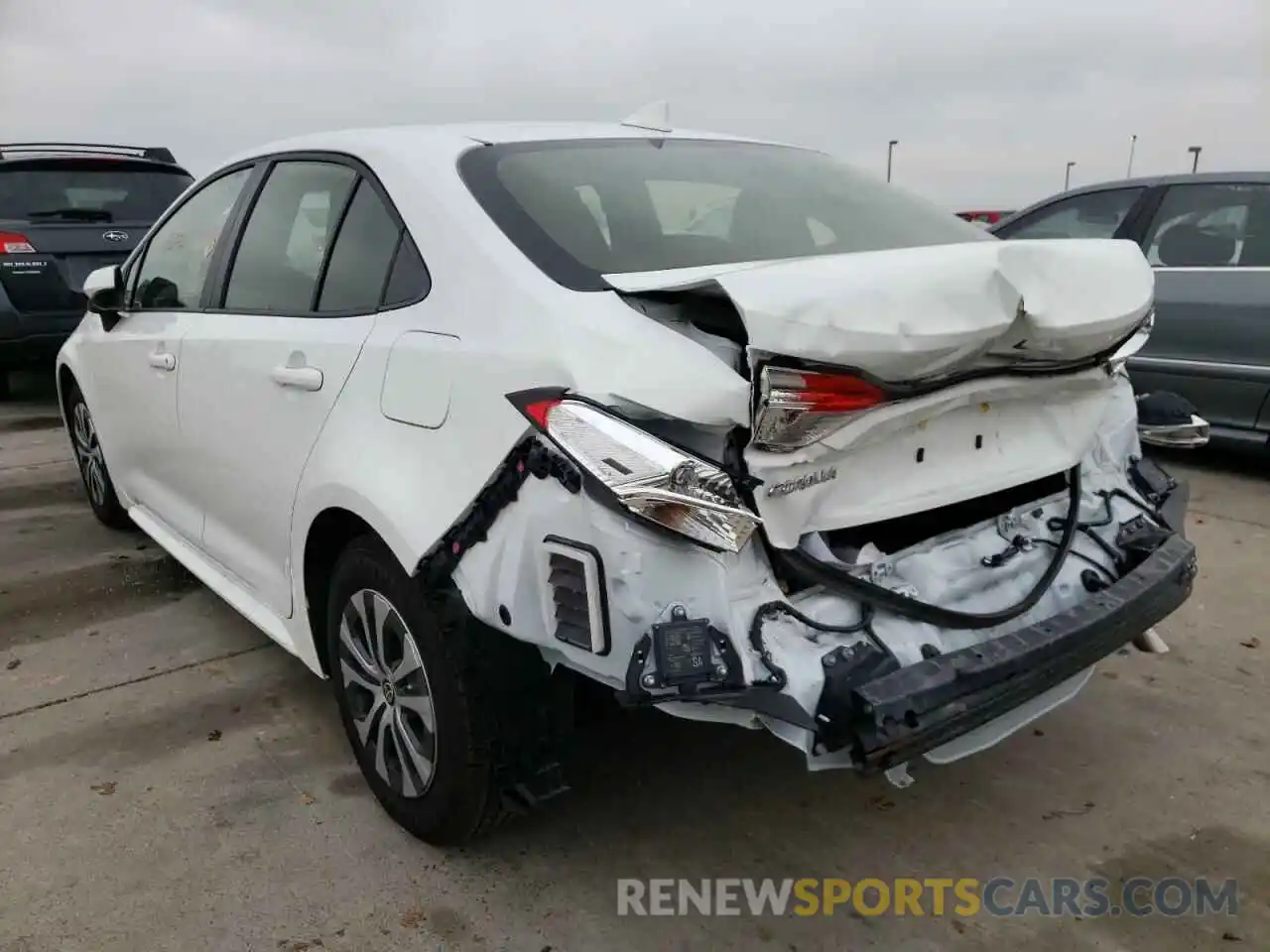 3 Photograph of a damaged car JTDEAMDE7NJ039055 TOYOTA COROLLA 2022