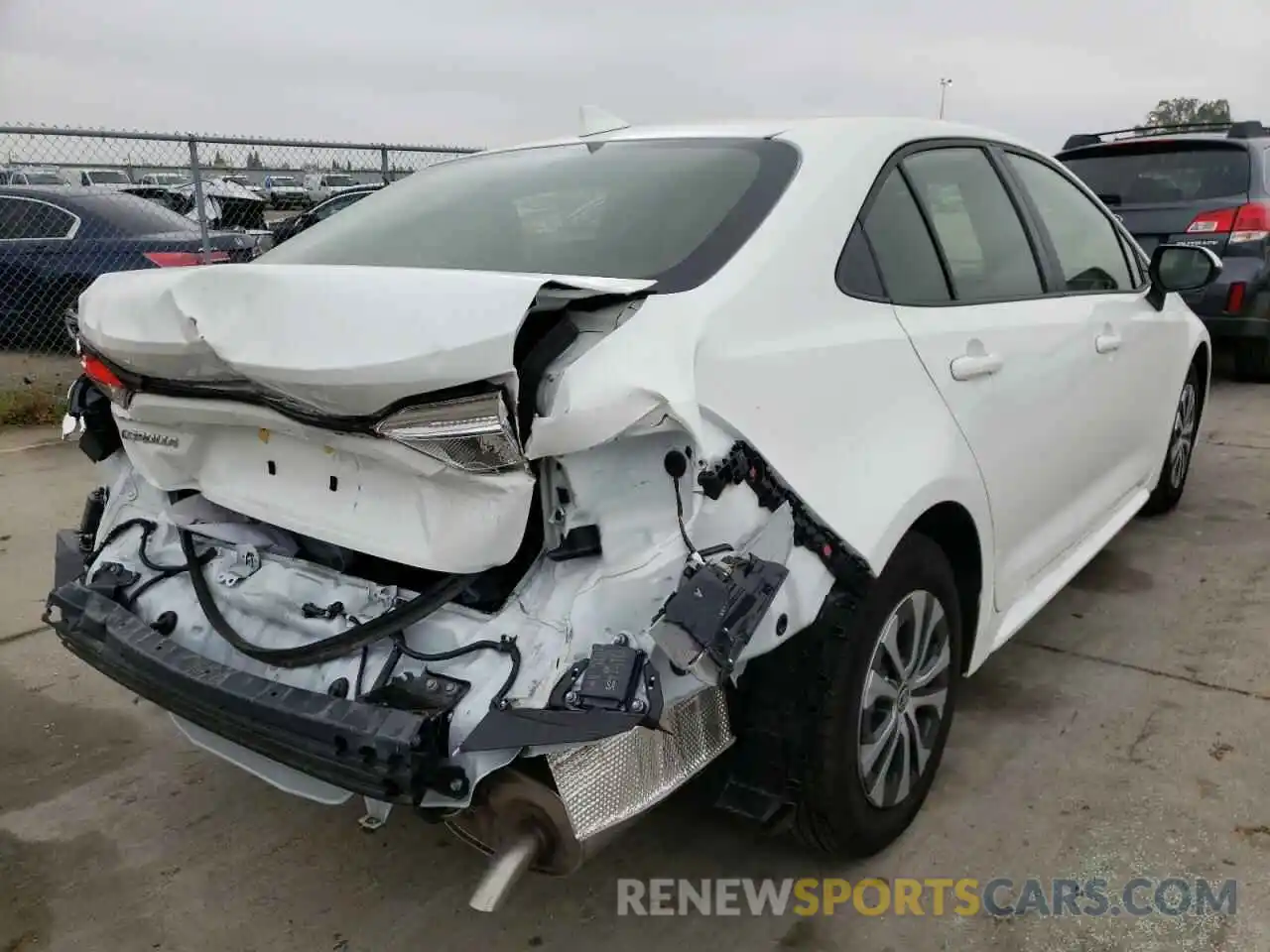 4 Photograph of a damaged car JTDEAMDE7NJ039055 TOYOTA COROLLA 2022