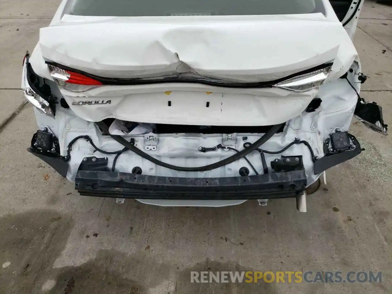 9 Photograph of a damaged car JTDEAMDE7NJ039055 TOYOTA COROLLA 2022