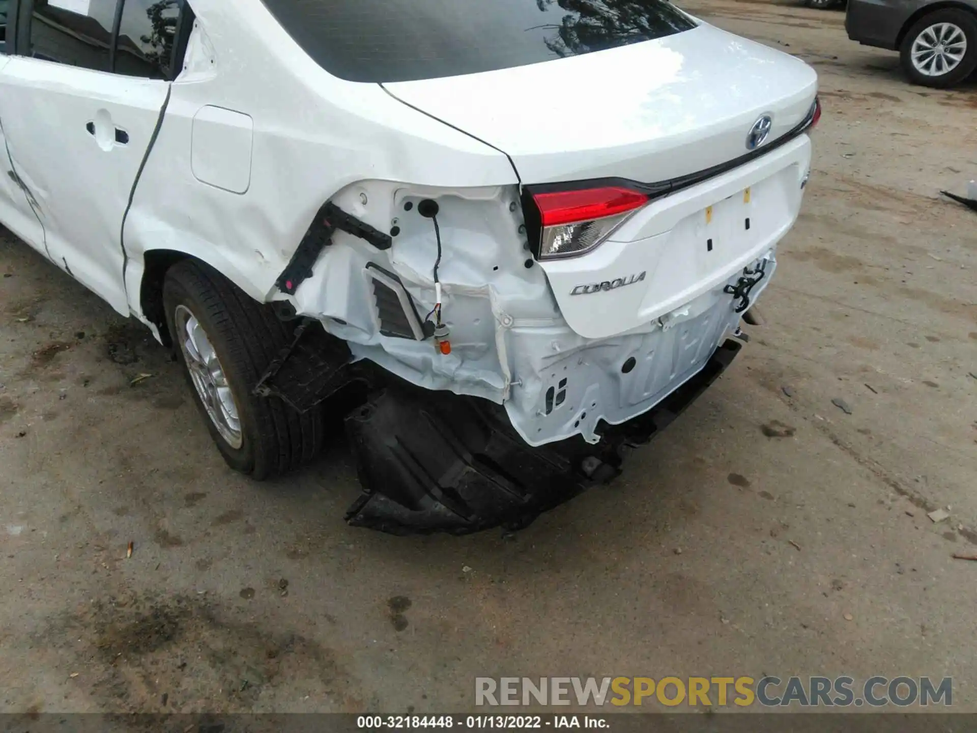 12 Photograph of a damaged car JTDEAMDE7NJ039119 TOYOTA COROLLA 2022