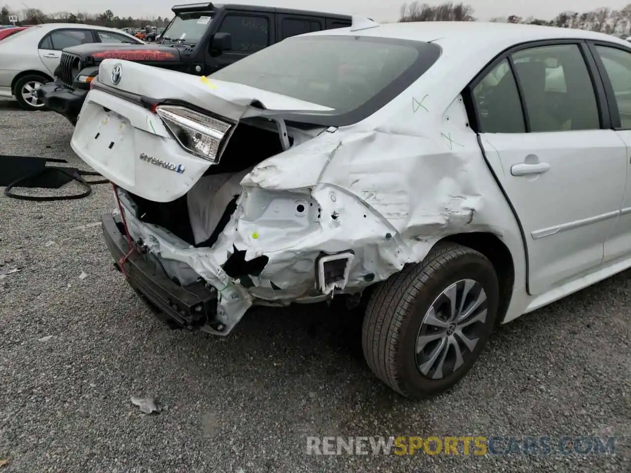 9 Photograph of a damaged car JTDEAMDE7NJ042781 TOYOTA COROLLA 2022