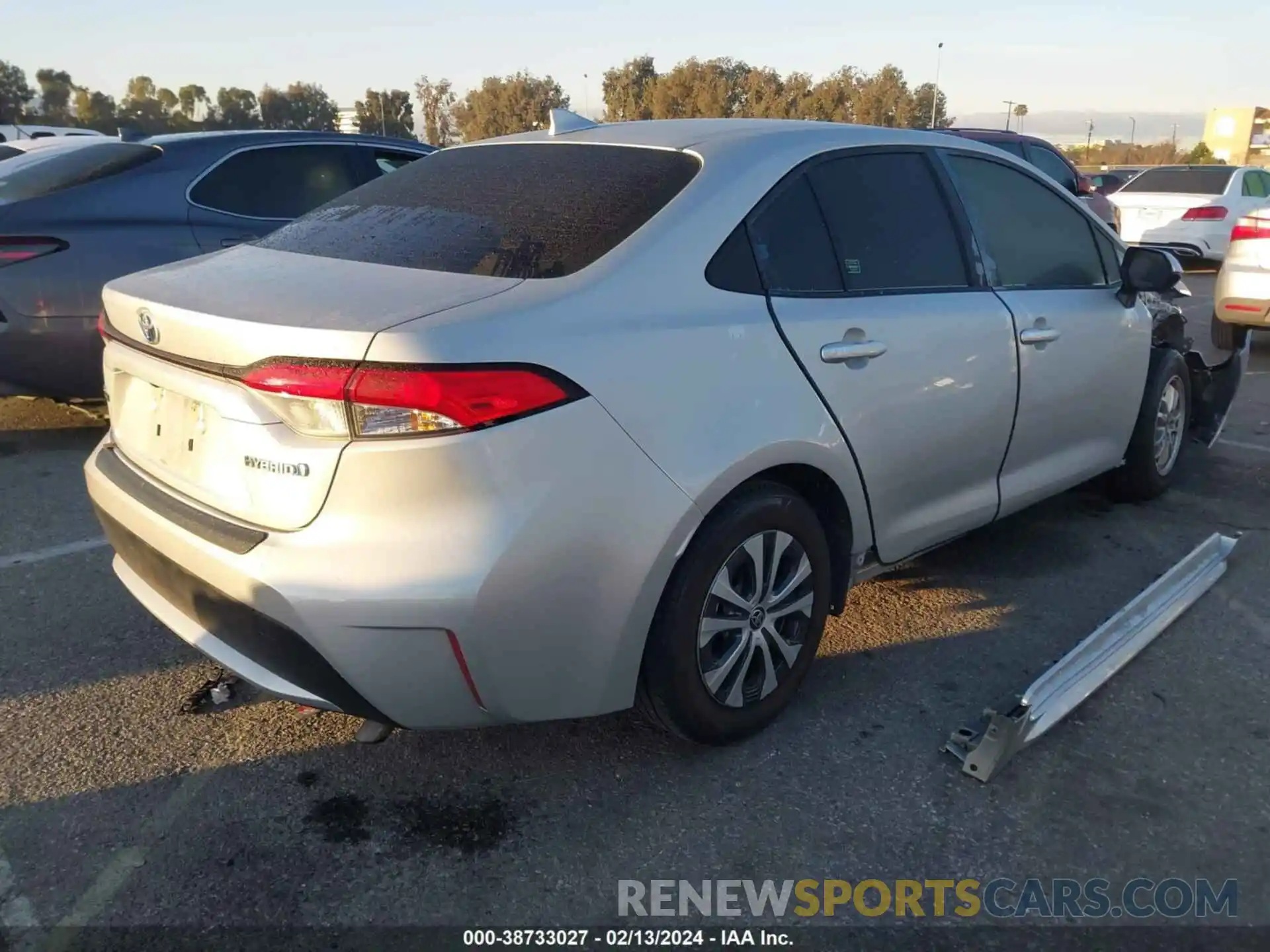 4 Photograph of a damaged car JTDEAMDE8N3006148 TOYOTA COROLLA 2022