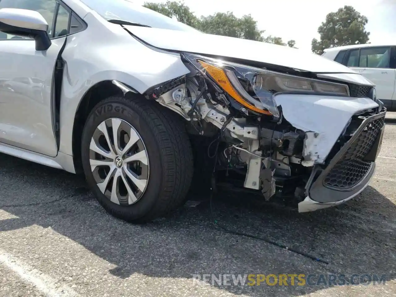 9 Photograph of a damaged car JTDEAMDE8NJ043213 TOYOTA COROLLA 2022