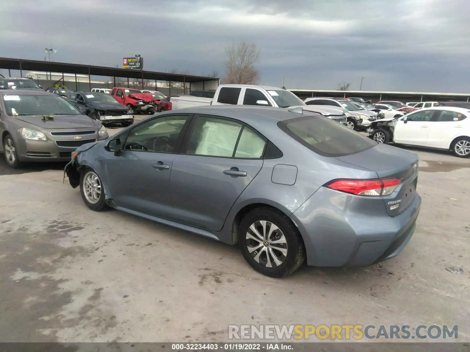 3 Photograph of a damaged car JTDEAMDE9NJ038604 TOYOTA COROLLA 2022