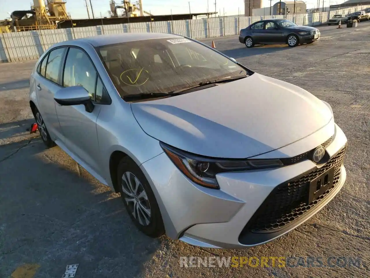 1 Photograph of a damaged car JTDEAMDE9NJ040224 TOYOTA COROLLA 2022