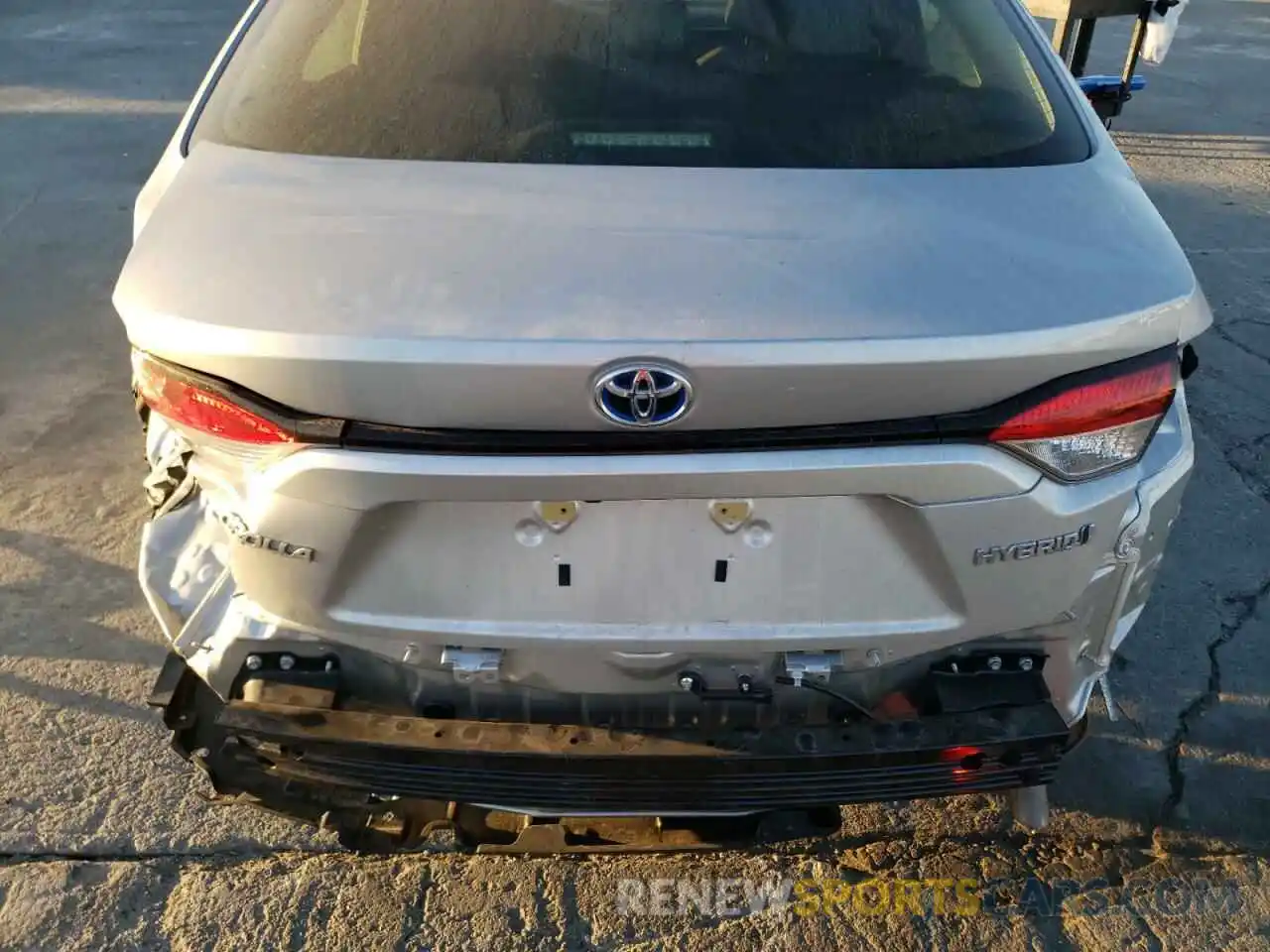 9 Photograph of a damaged car JTDEAMDE9NJ040224 TOYOTA COROLLA 2022