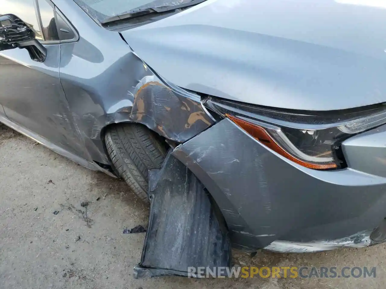 9 Photograph of a damaged car JTDEPMAE5NJ205740 TOYOTA COROLLA 2022