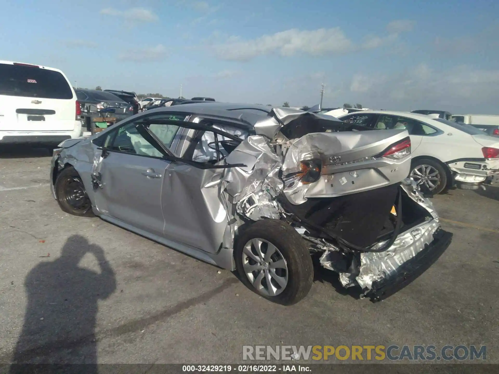 3 Photograph of a damaged car JTDEPMAE9N3005268 TOYOTA COROLLA 2022