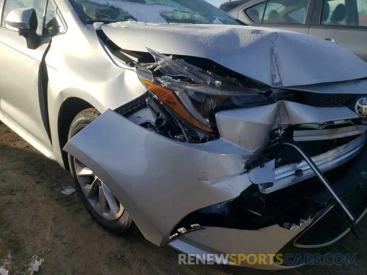 9 Photograph of a damaged car JTDFPMAE4NJ208651 TOYOTA COROLLA 2022