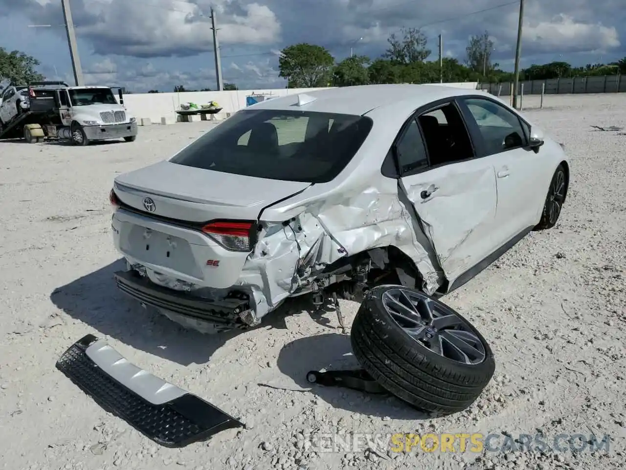 4 Photograph of a damaged car JTDS4MCE5N3505100 TOYOTA COROLLA 2022