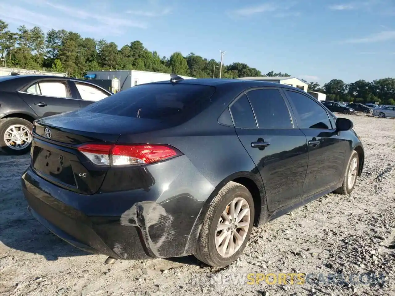 4 Photograph of a damaged car JTDVPMAE0NJ214720 TOYOTA COROLLA 2022