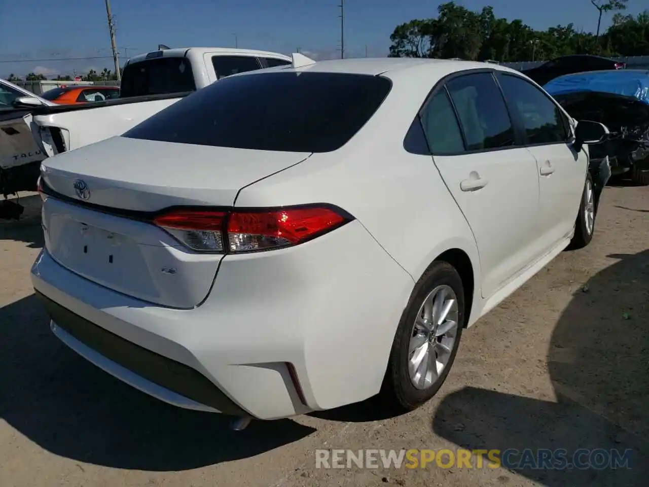 4 Photograph of a damaged car JTDVPMAE5N3005882 TOYOTA COROLLA 2022