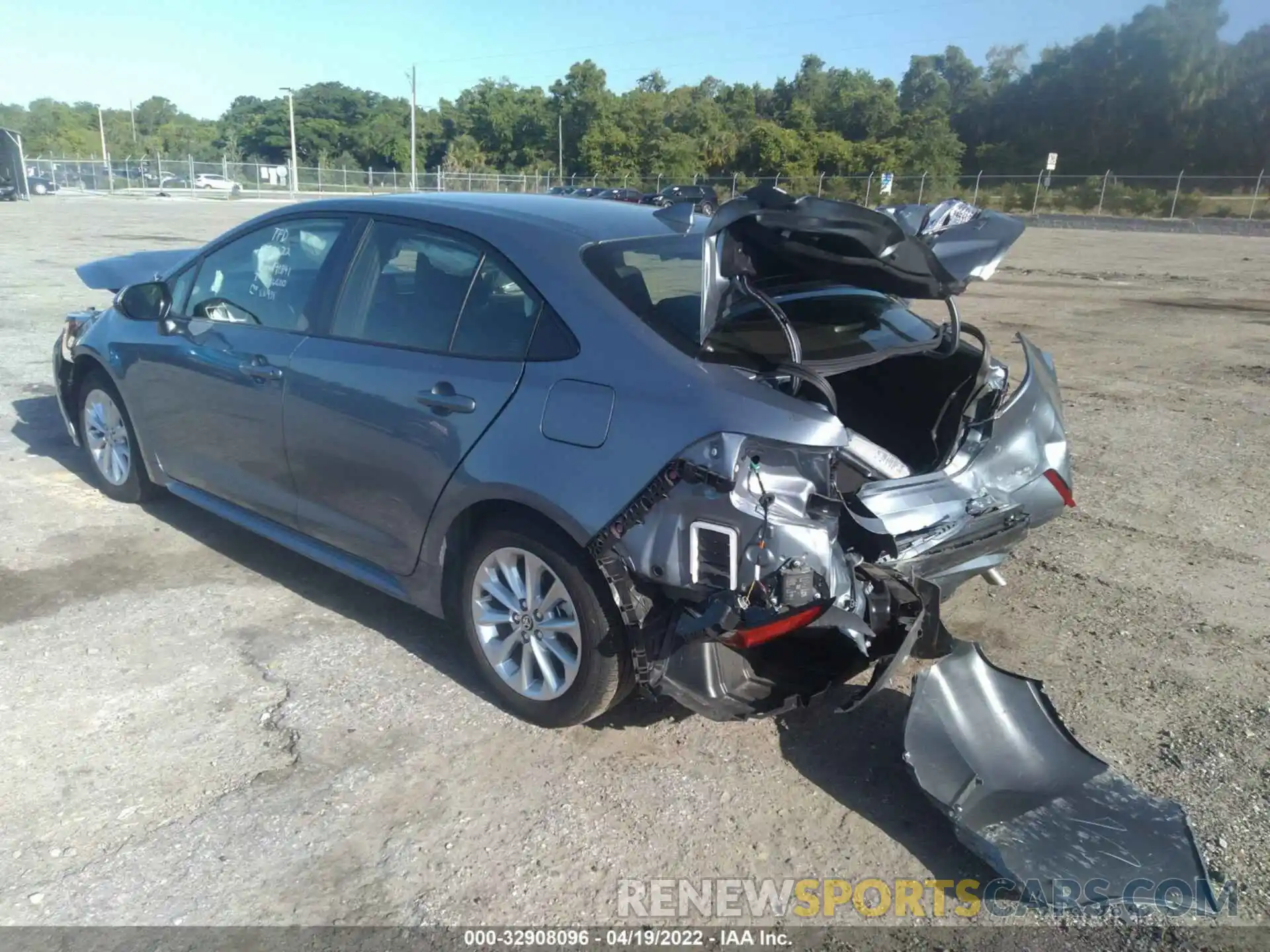 3 Photograph of a damaged car JTDVPMAE9NJ191891 TOYOTA COROLLA 2022