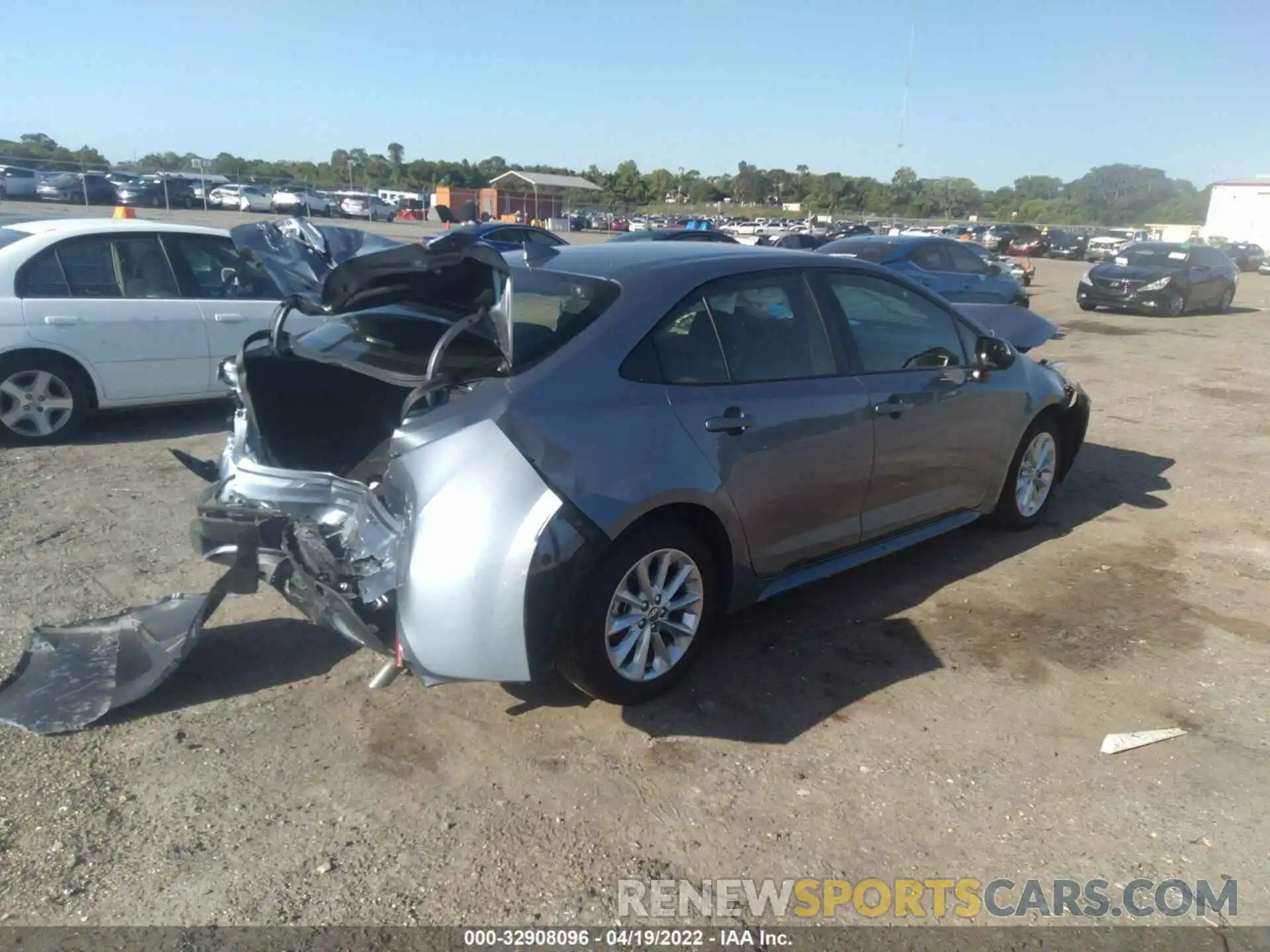 4 Photograph of a damaged car JTDVPMAE9NJ191891 TOYOTA COROLLA 2022