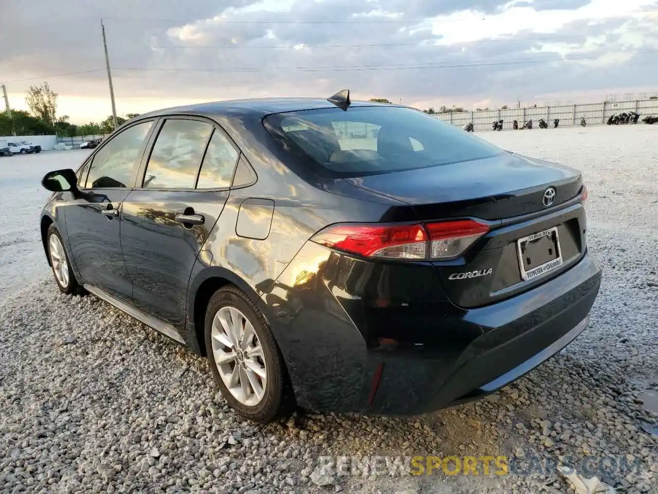 3 Photograph of a damaged car JTDVPMAE9NJ225456 TOYOTA COROLLA 2022