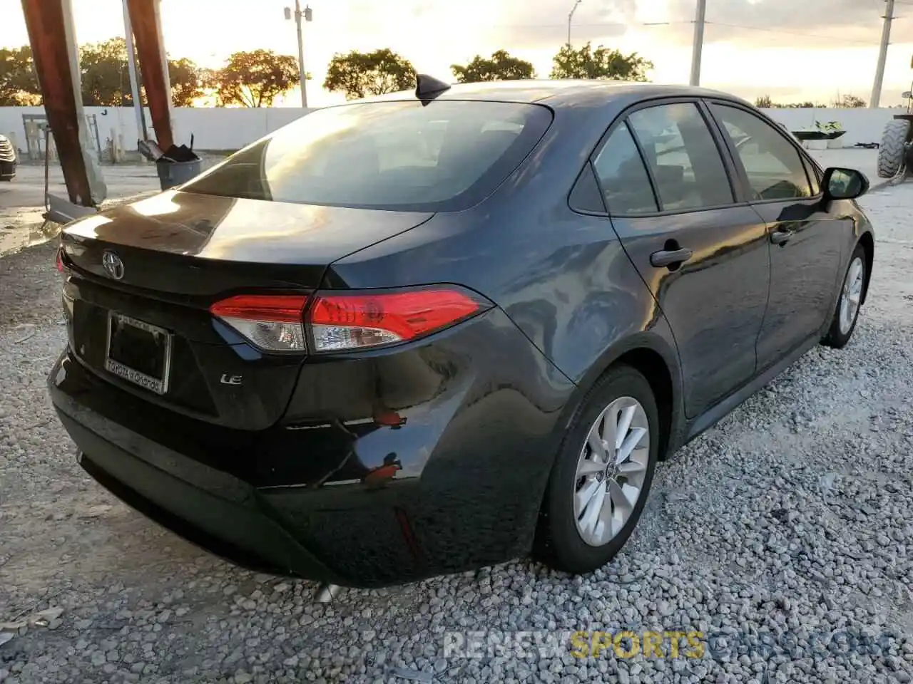 4 Photograph of a damaged car JTDVPMAE9NJ225456 TOYOTA COROLLA 2022