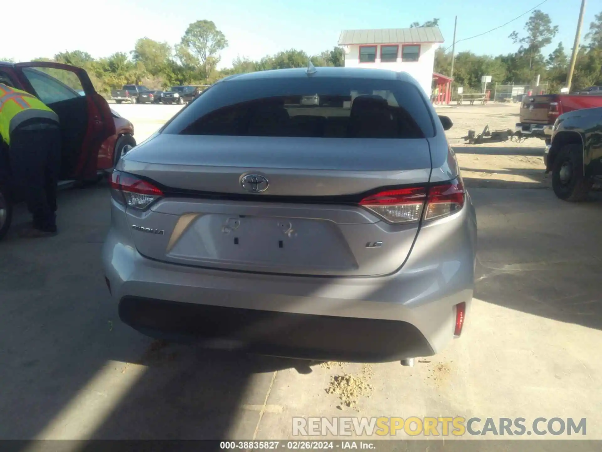 17 Photograph of a damaged car 5YFB4MDE2PP074868 TOYOTA COROLLA 2023