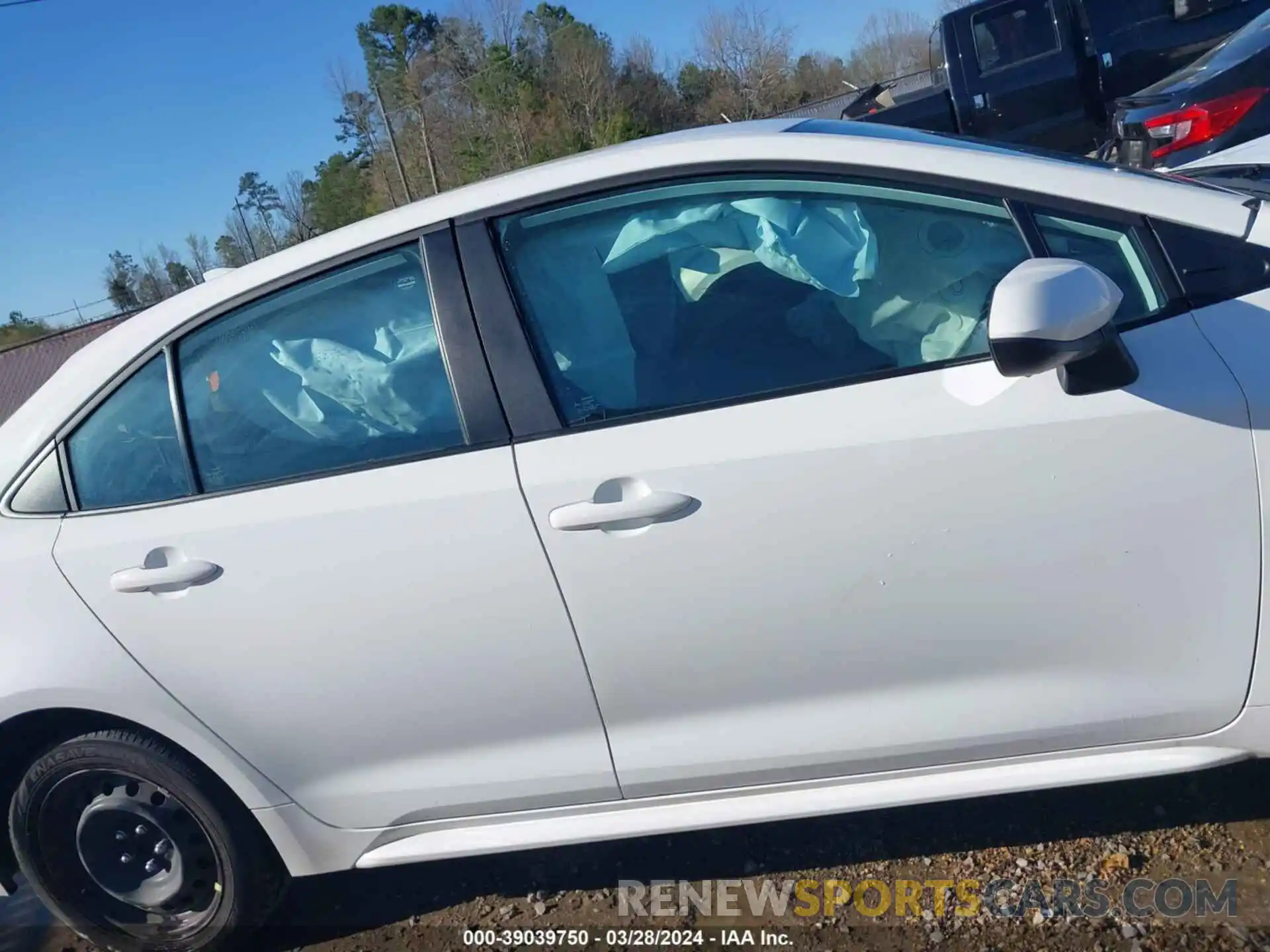 13 Photograph of a damaged car 5YFB4MDEXPP034084 TOYOTA COROLLA 2023