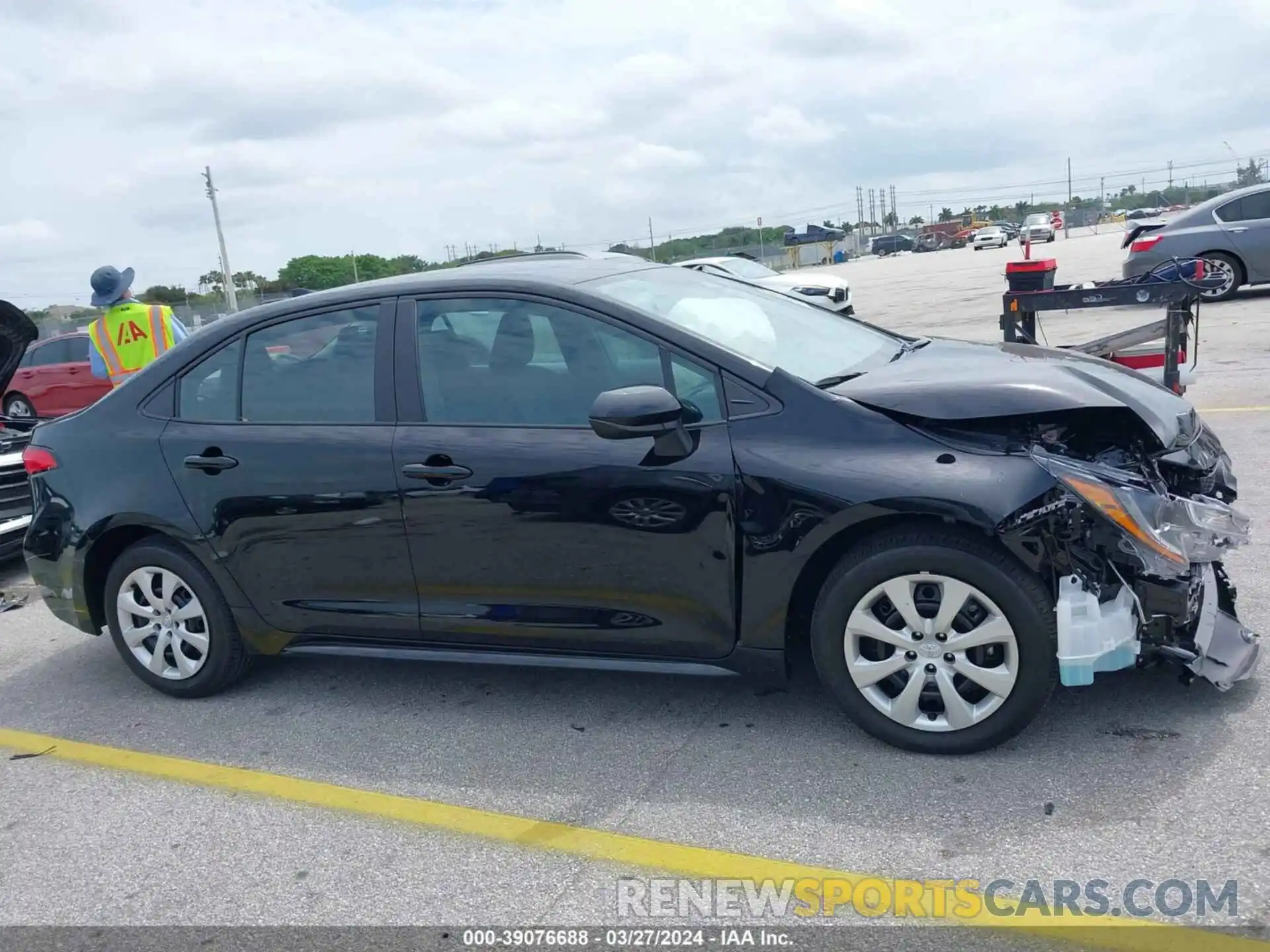 14 Photograph of a damaged car 5YFB4MDE1RP137977 TOYOTA COROLLA 2024