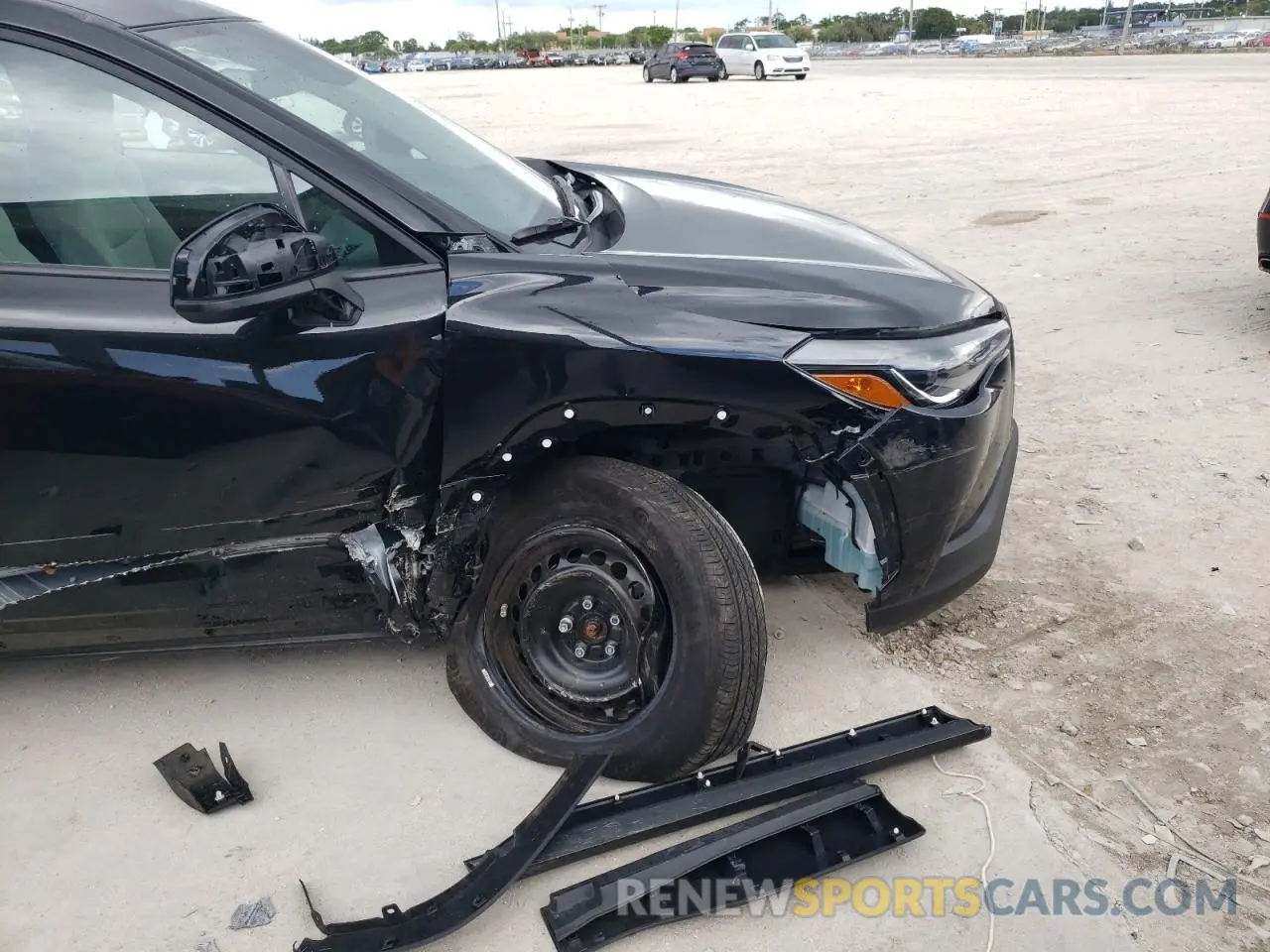 9 Photograph of a damaged car 7MUAAAAG4NV001603 TOYOTA COROLLA CR 2022