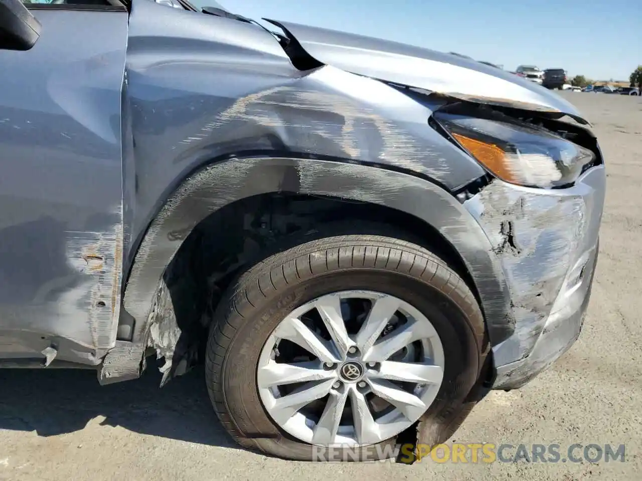 9 Photograph of a damaged car 7MUCAAAG5NV001621 TOYOTA COROLLA CR 2022