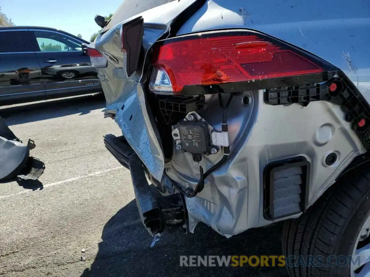 9 Photograph of a damaged car 7MUCAAAG7NV010238 TOYOTA COROLLA CR 2022