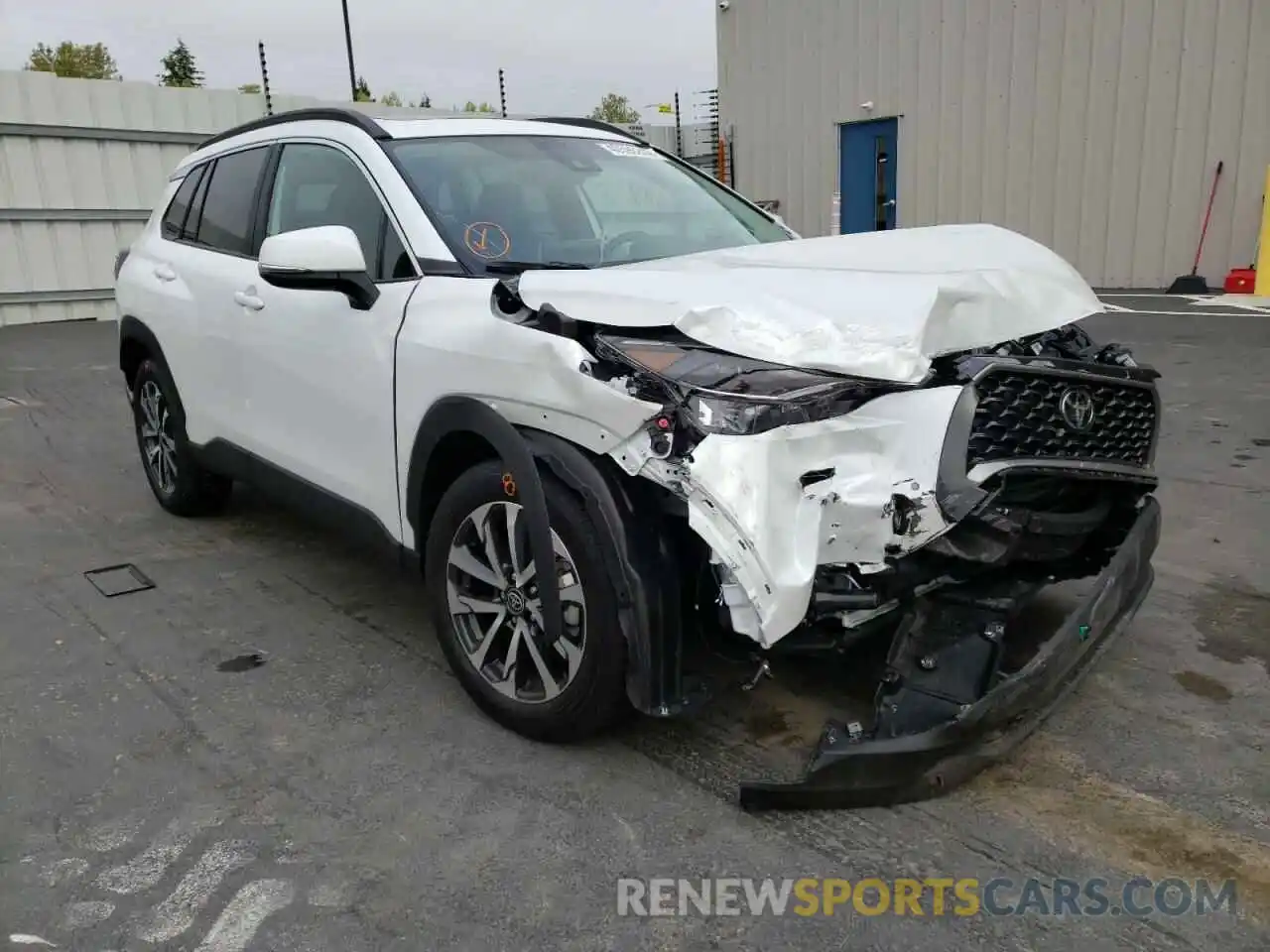 1 Photograph of a damaged car 7MUDAABG6NV003669 TOYOTA COROLLA CR 2022