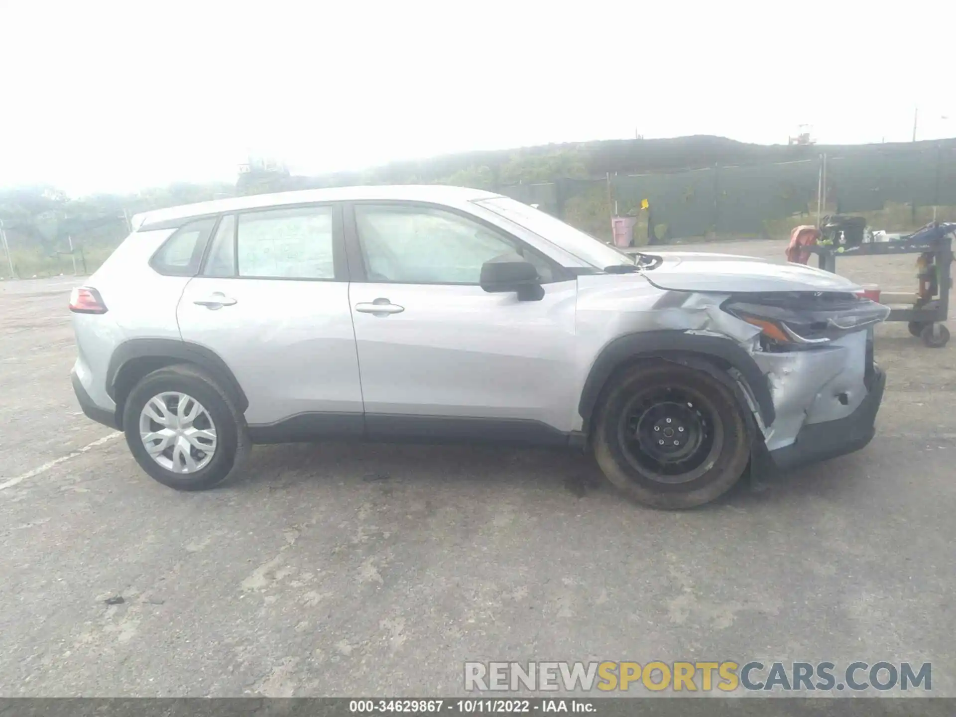 6 Photograph of a damaged car 7MUAAAAG0NV005034 TOYOTA COROLLA CROSS 2022