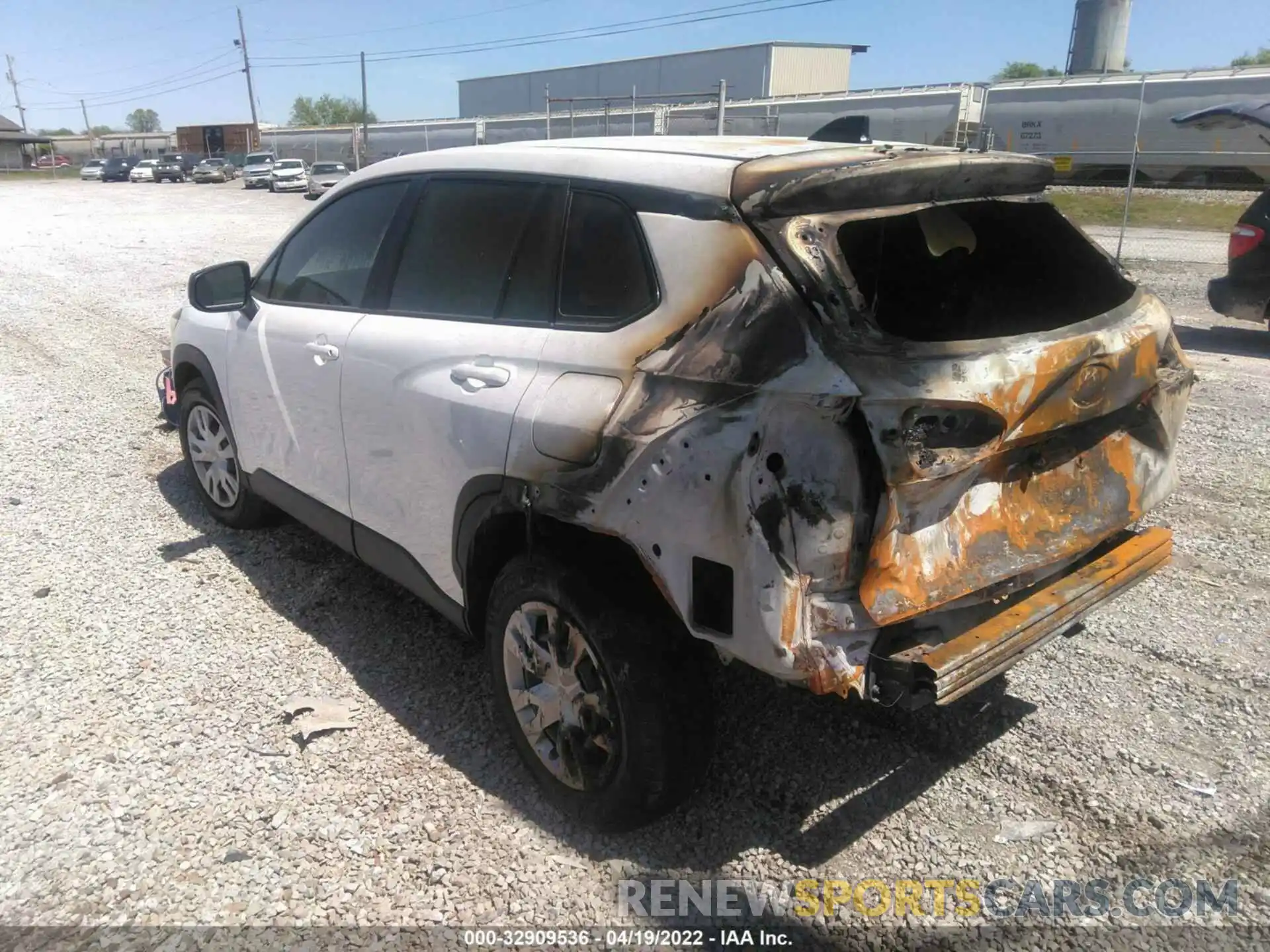 3 Photograph of a damaged car 7MUAAAAG1NV008735 TOYOTA COROLLA CROSS 2022