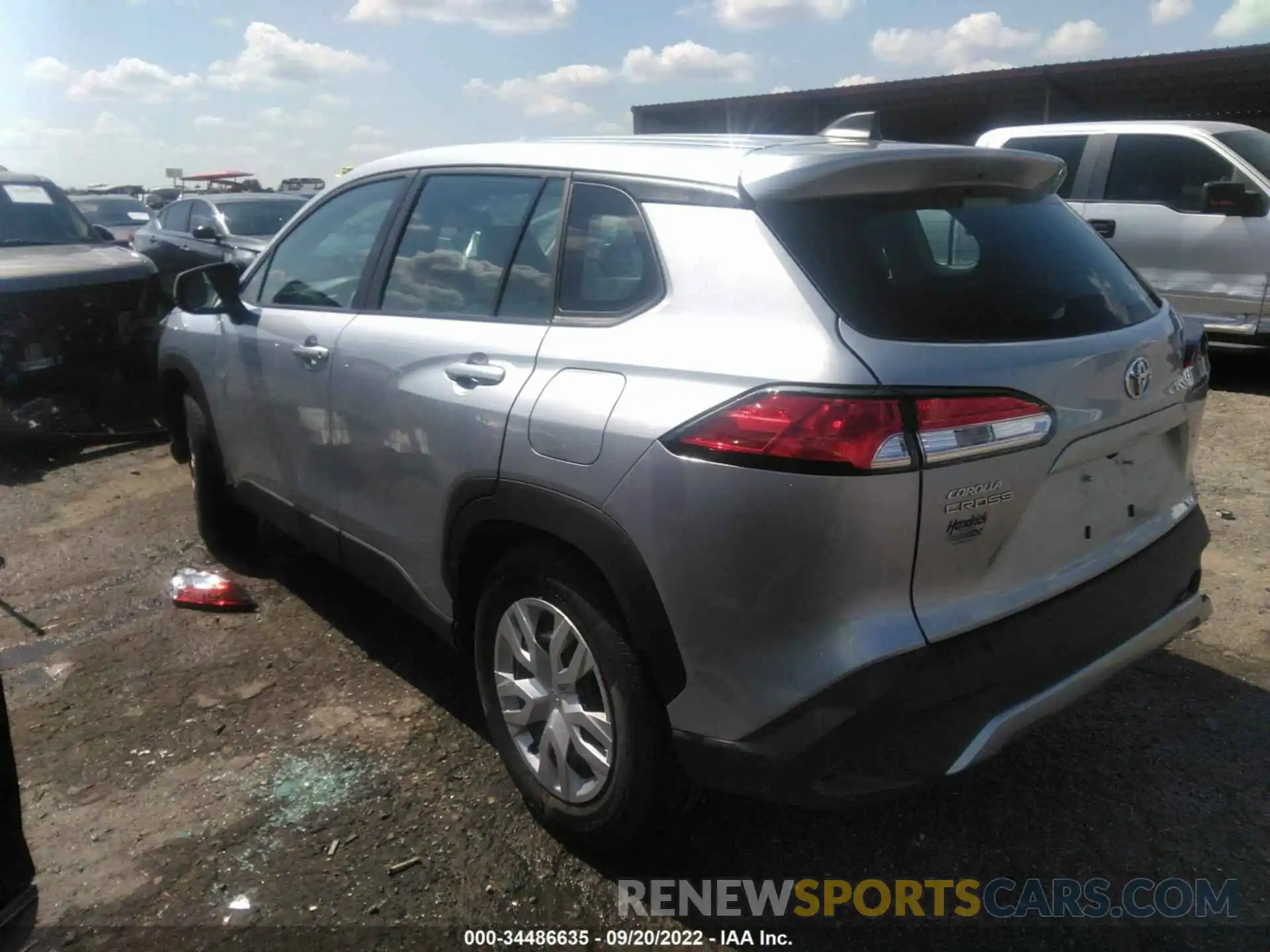 3 Photograph of a damaged car 7MUAAAAG3NV005013 TOYOTA COROLLA CROSS 2022