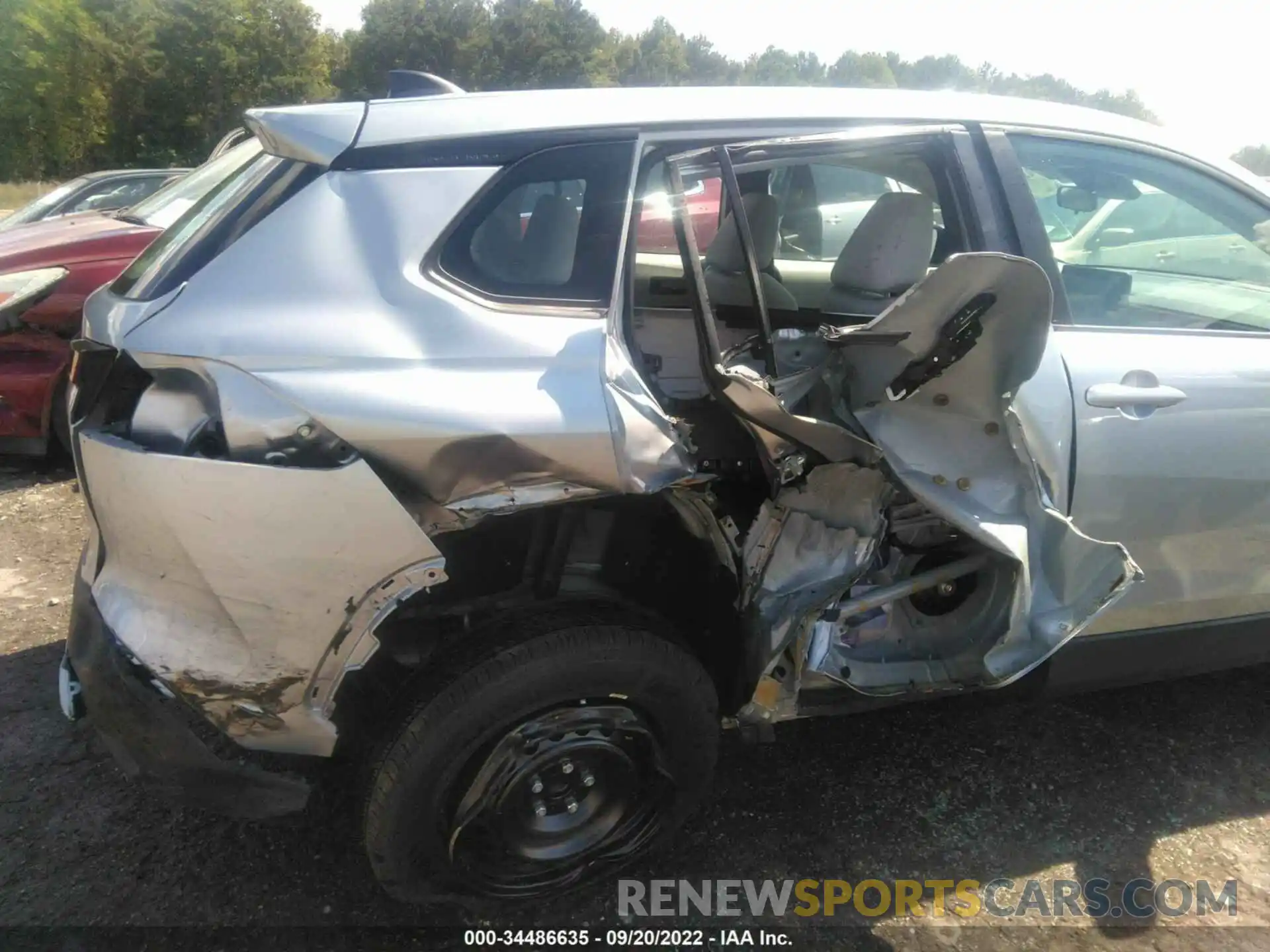 6 Photograph of a damaged car 7MUAAAAG3NV005013 TOYOTA COROLLA CROSS 2022