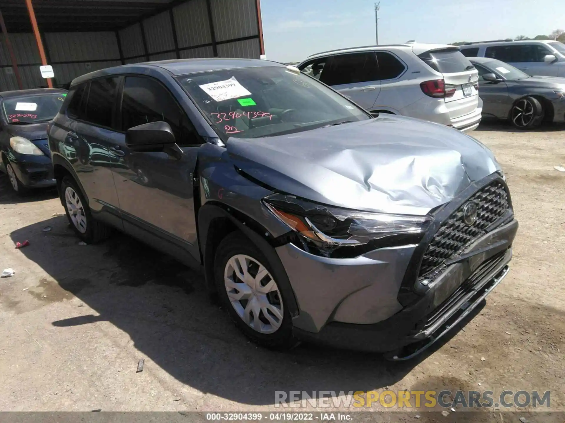 1 Photograph of a damaged car 7MUAAAAG5NV010276 TOYOTA COROLLA CROSS 2022