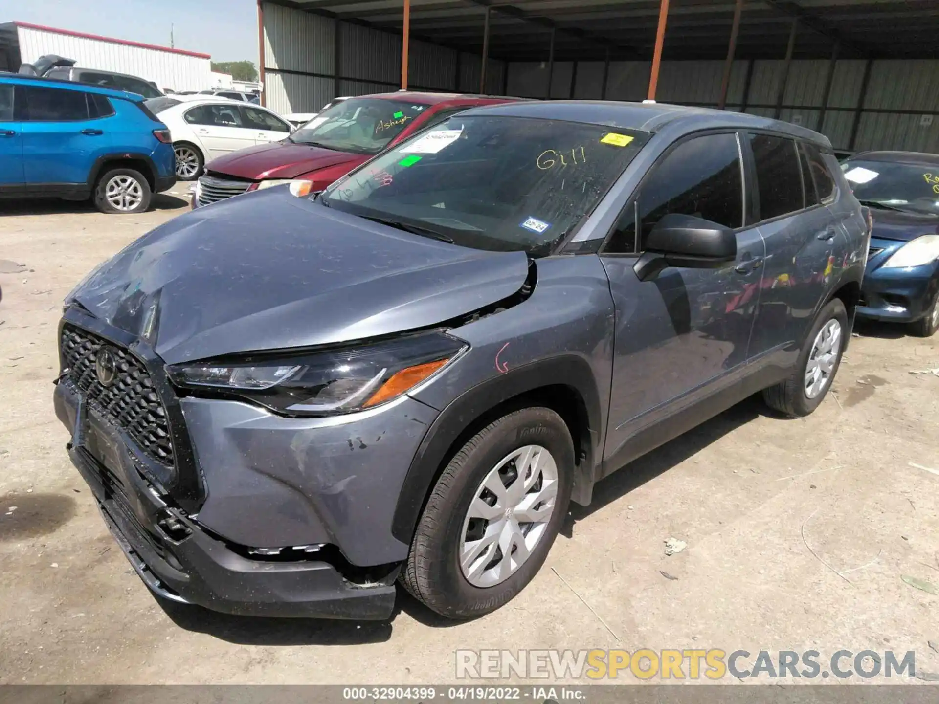 2 Photograph of a damaged car 7MUAAAAG5NV010276 TOYOTA COROLLA CROSS 2022