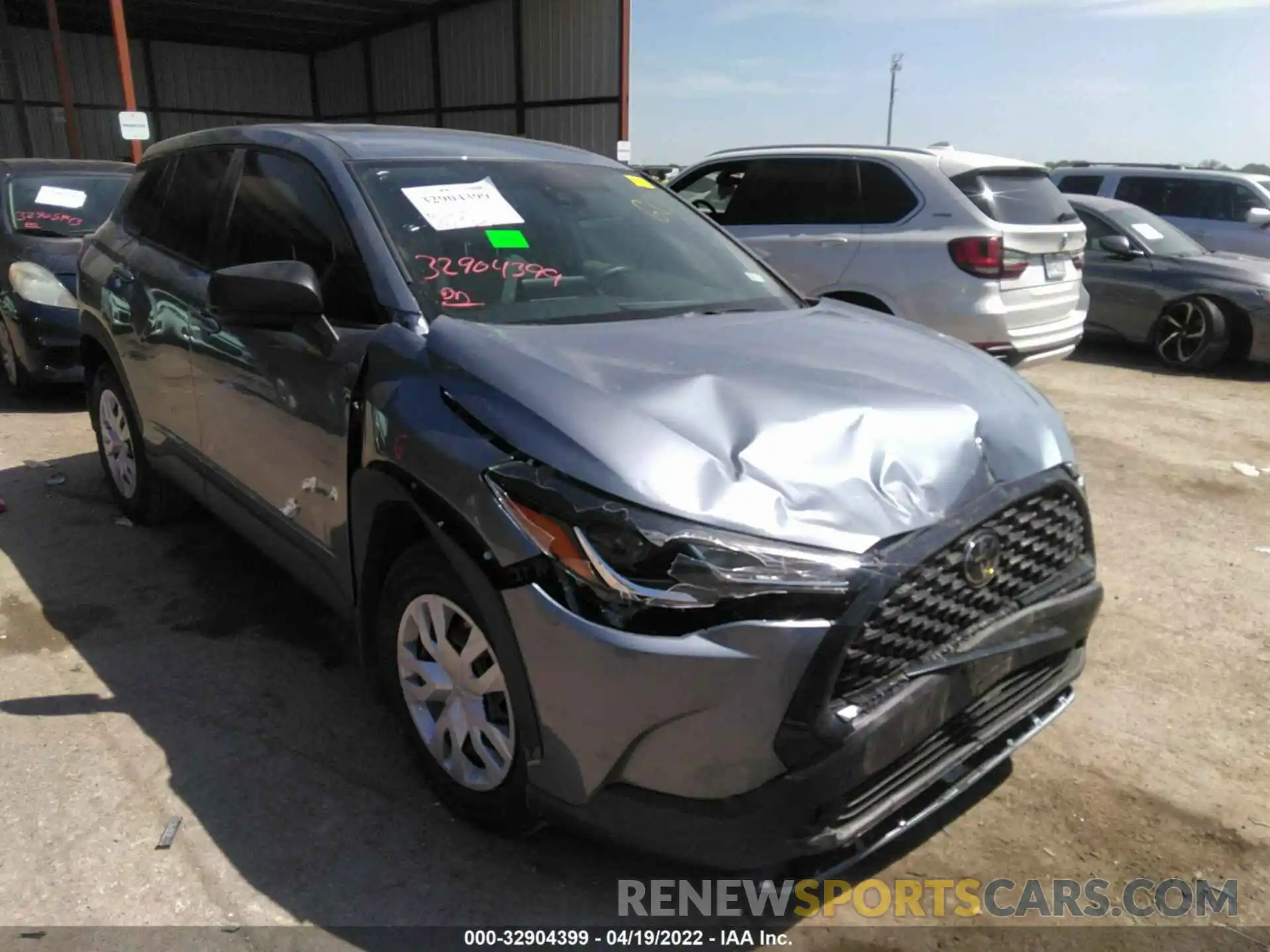 6 Photograph of a damaged car 7MUAAAAG5NV010276 TOYOTA COROLLA CROSS 2022