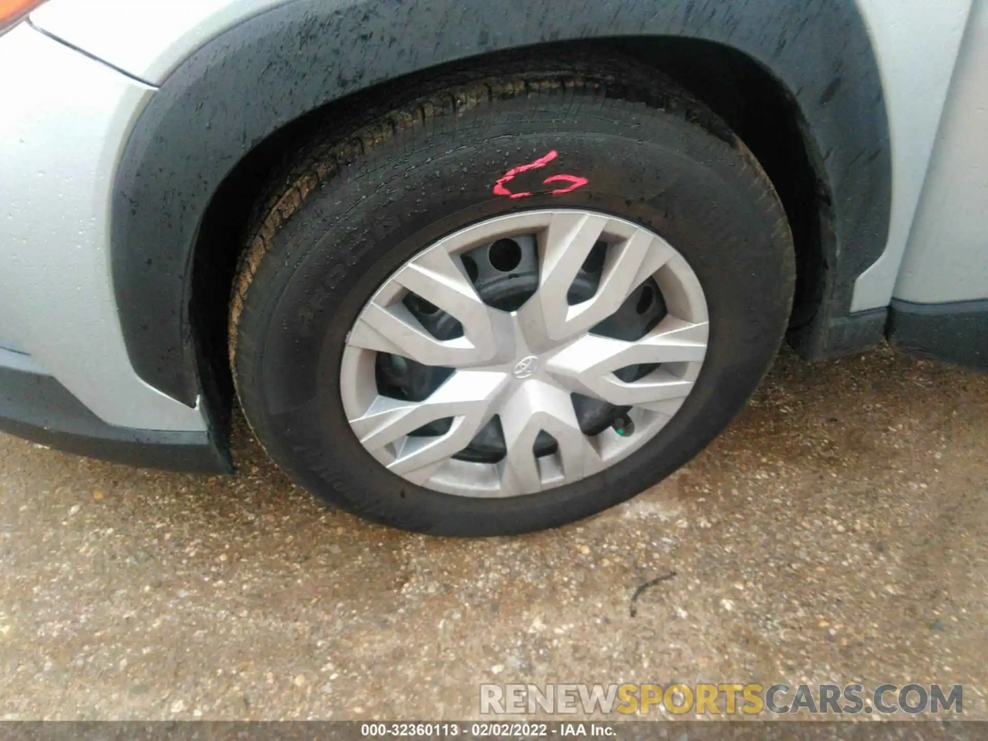 12 Photograph of a damaged car 7MUAAAAG6NV006219 TOYOTA COROLLA CROSS 2022