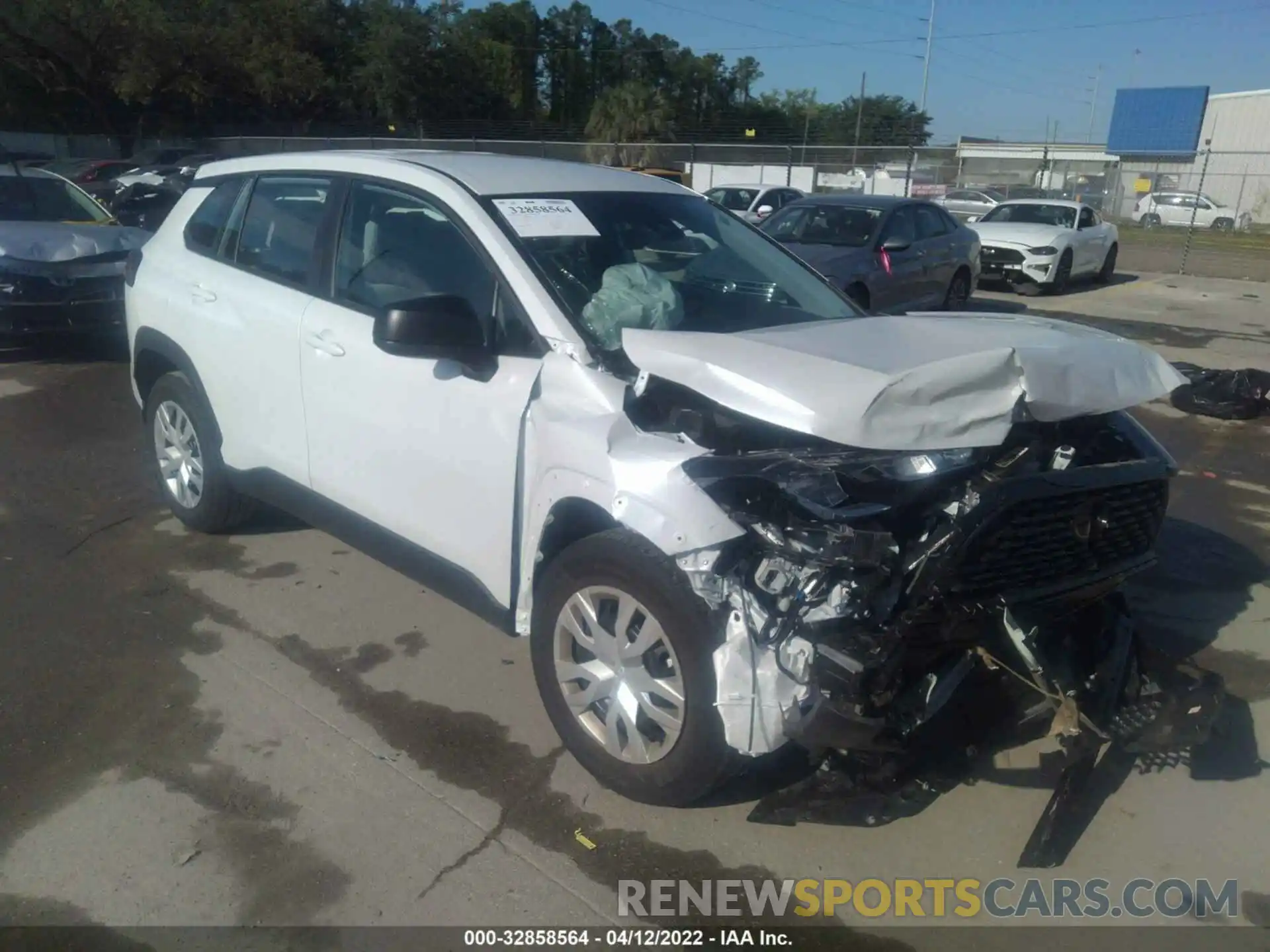 1 Photograph of a damaged car 7MUAAAAGXNV002853 TOYOTA COROLLA CROSS 2022