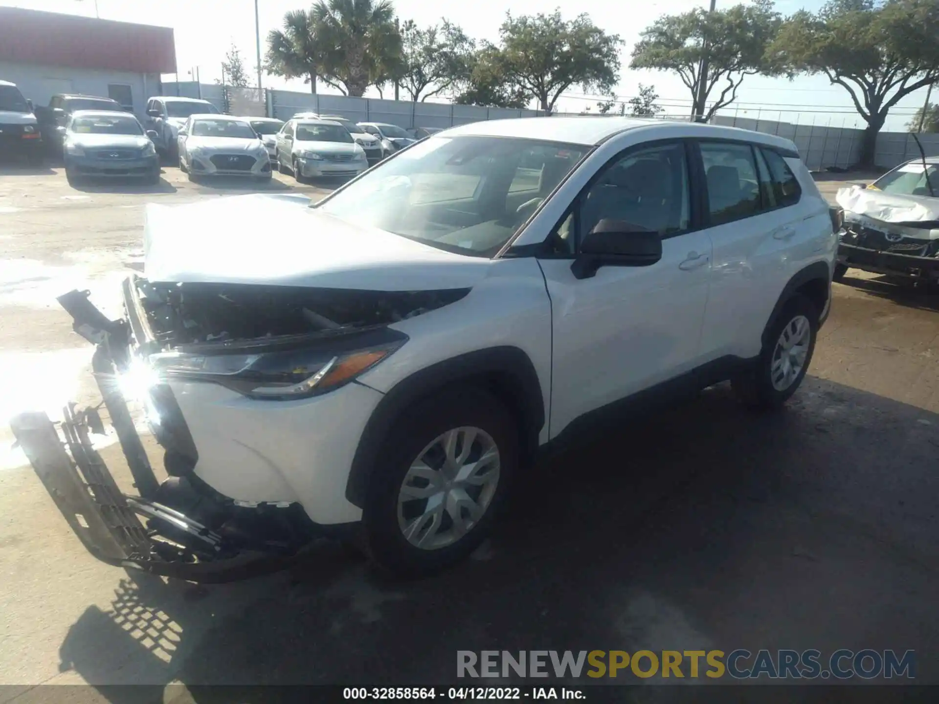 2 Photograph of a damaged car 7MUAAAAGXNV002853 TOYOTA COROLLA CROSS 2022